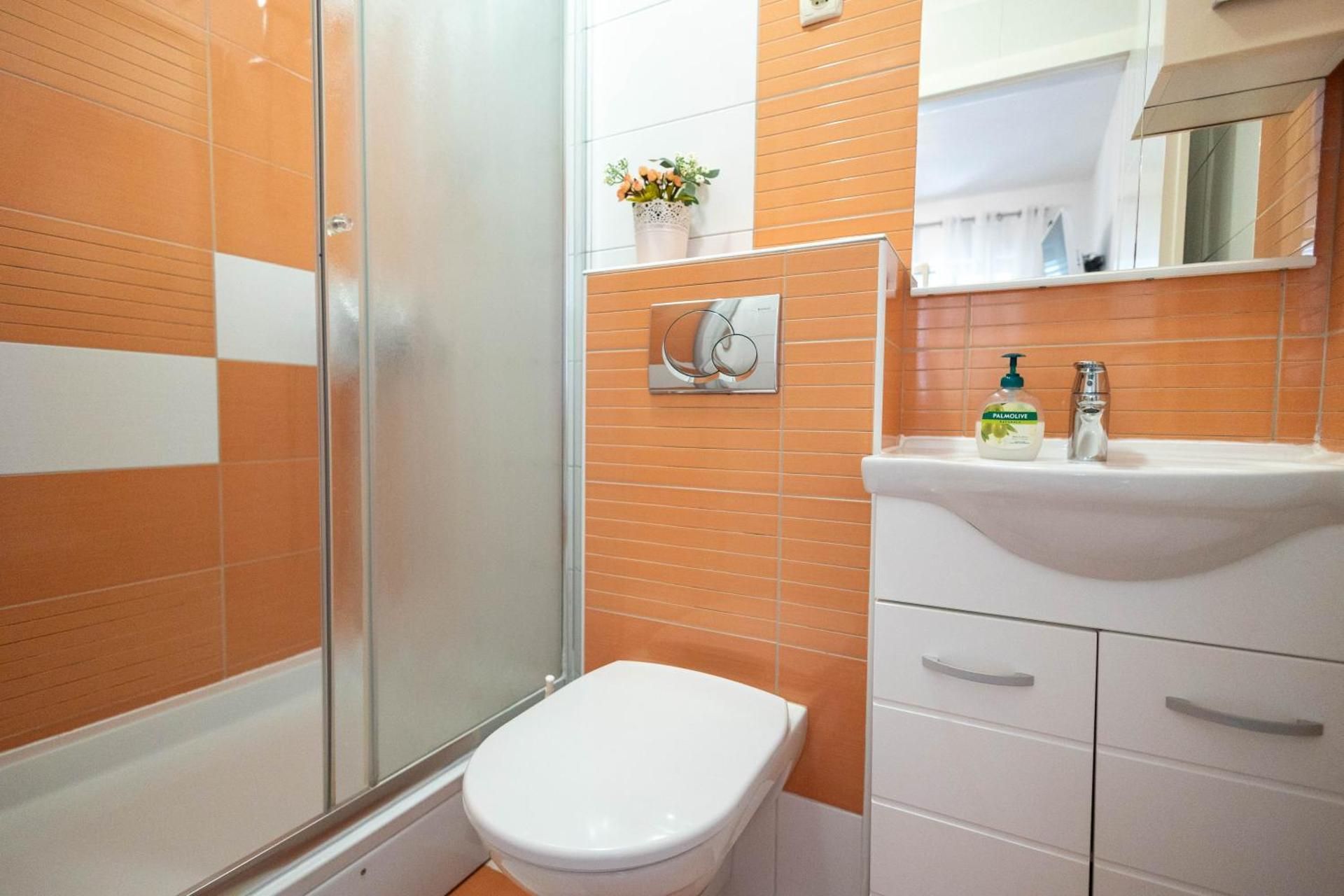 One-Bedroom Apartment with Balcony and Sea View (3+1) Nr.2