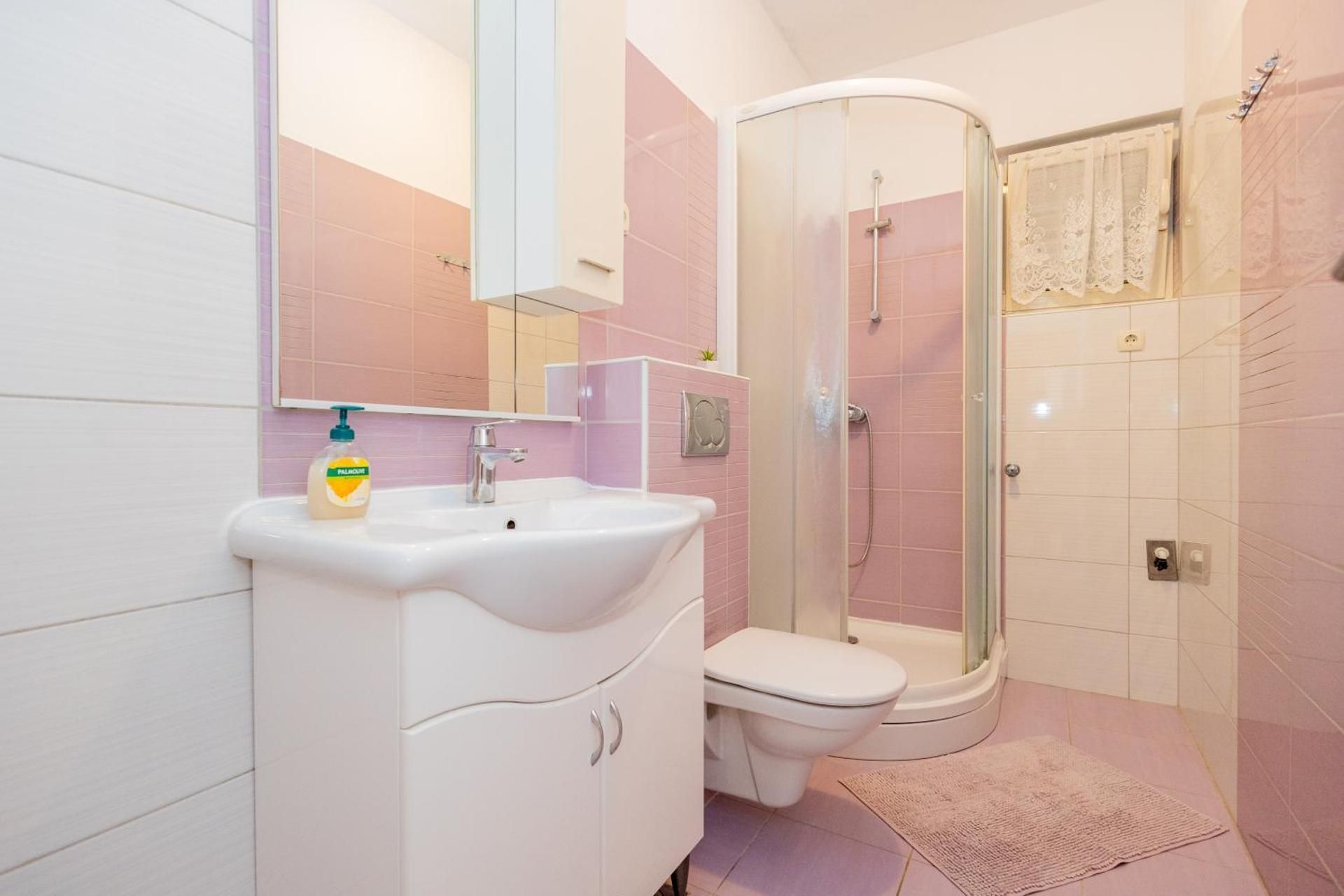 One-Bedroom Apartment with Terrace and Partial Sea View (3+1) Nr.3