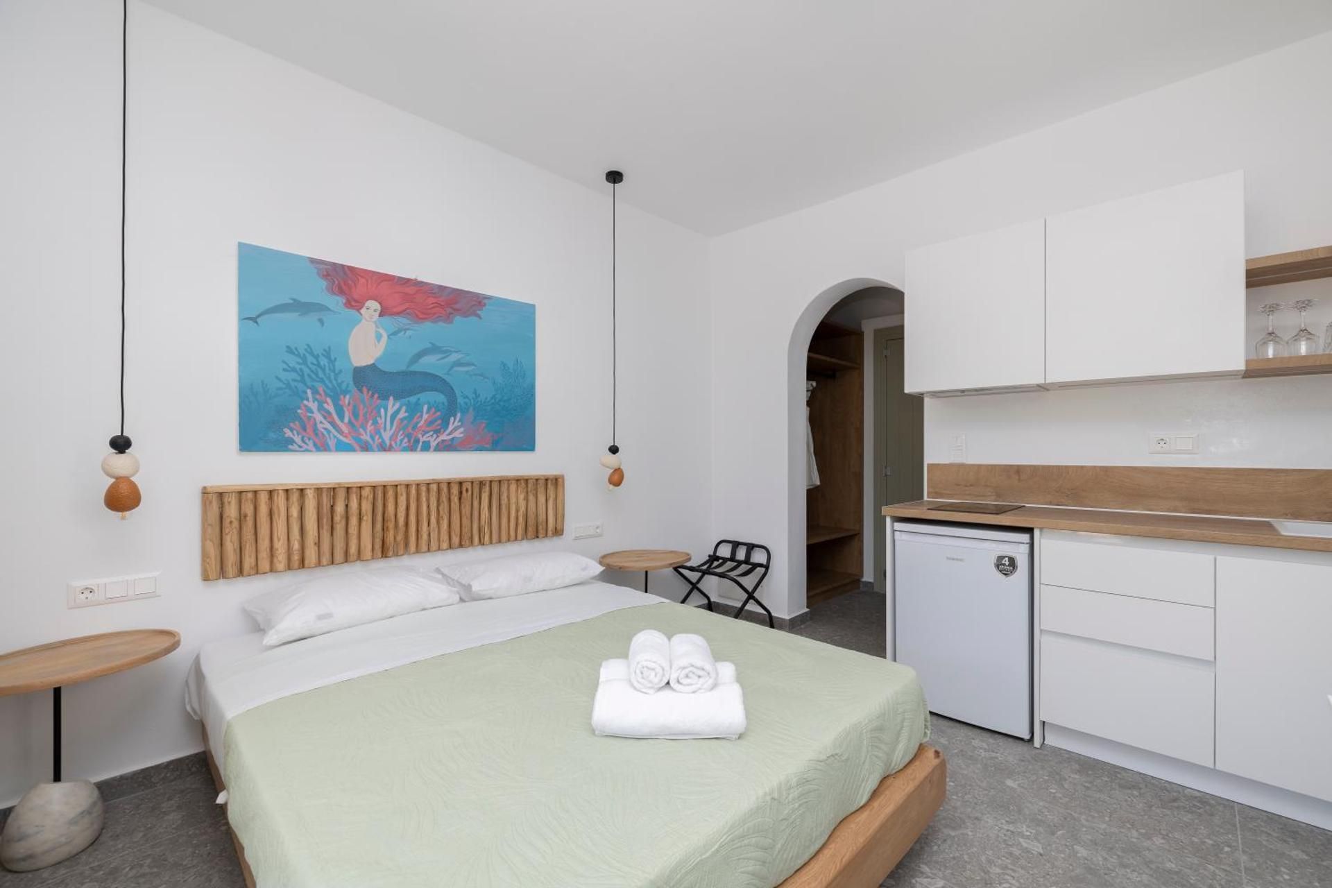 Deluxe Double Room with Side Sea View