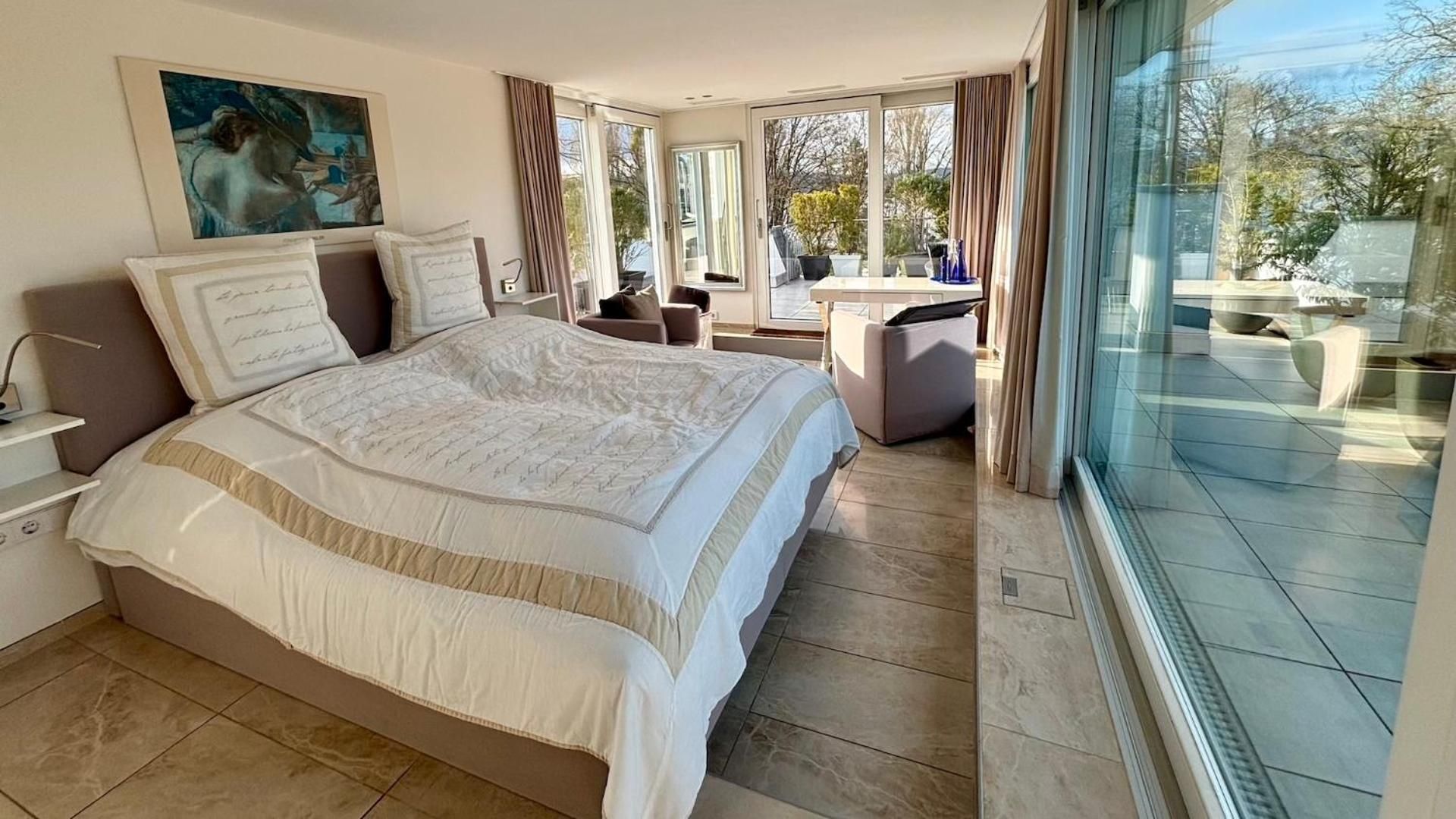 Suite with Lake View
