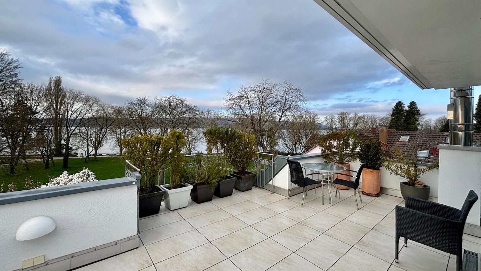 Suite with Lake View