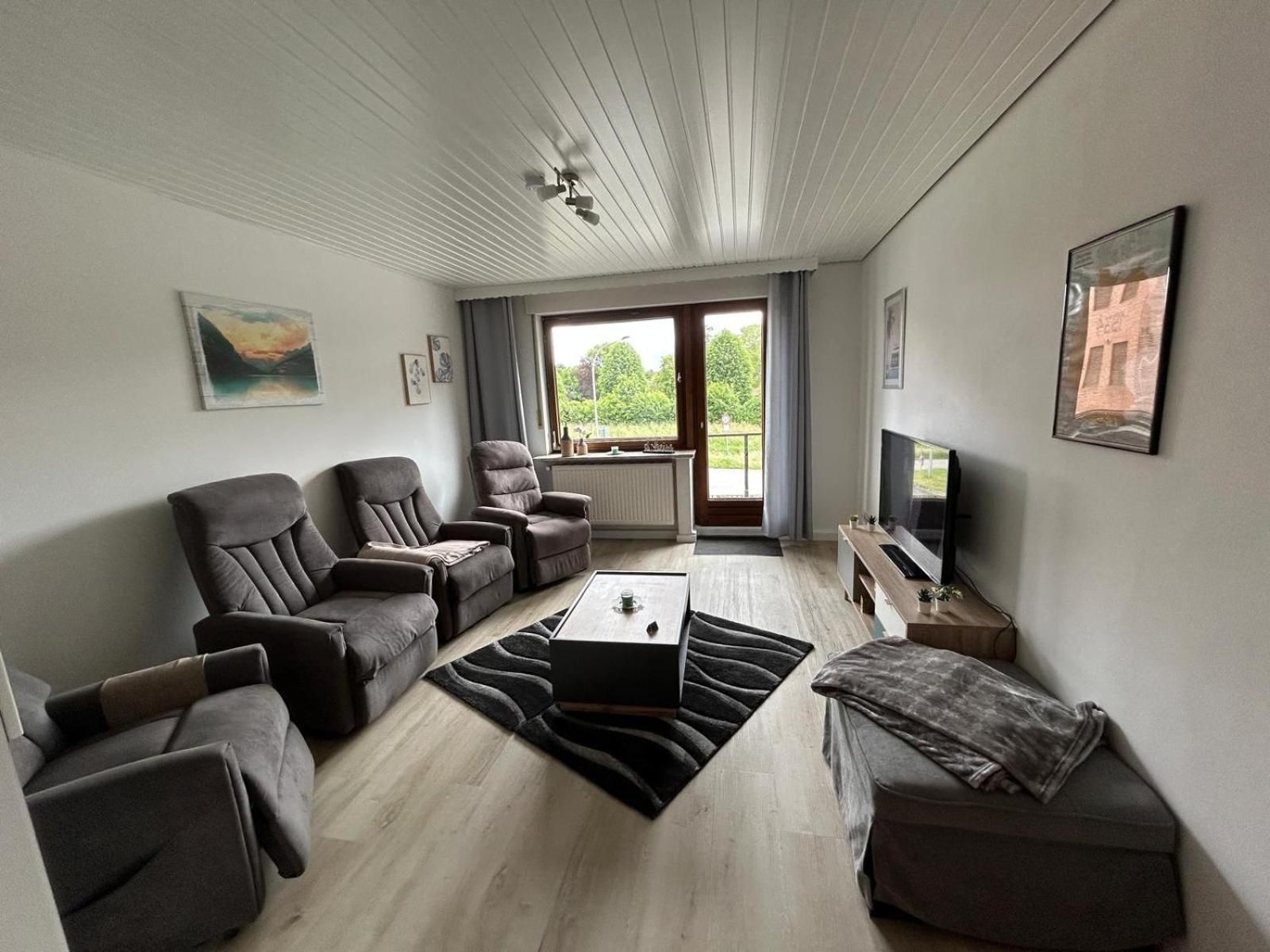 shared lounge/tv area