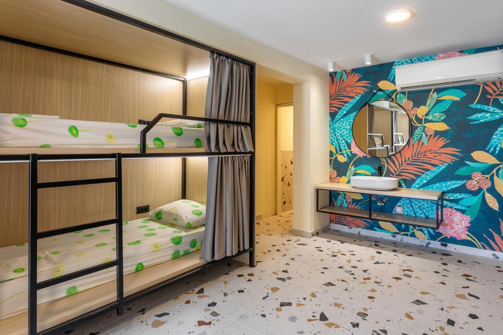 Bed in 10-Bed Mixed Dormitory Room