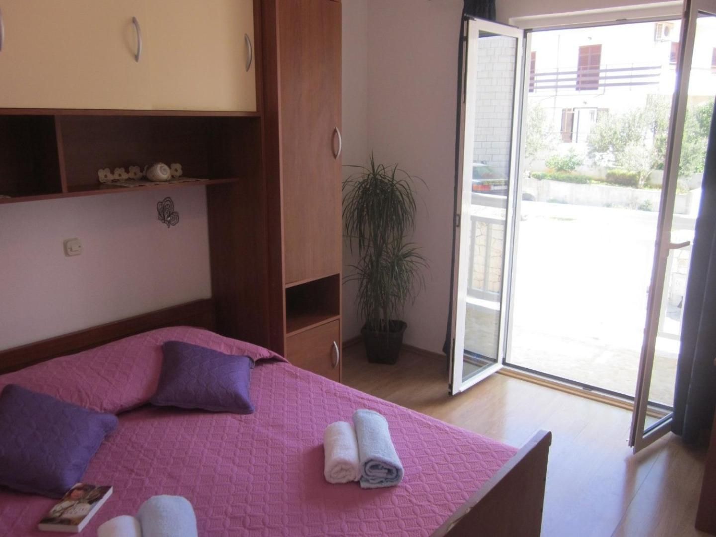 One-Bedroom Apartment with Terrace and Sea View