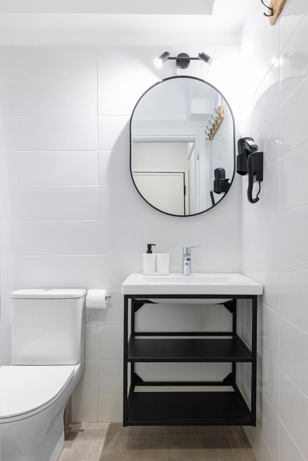 Garden Suites Deluxe One-Bedroom Apartment 3