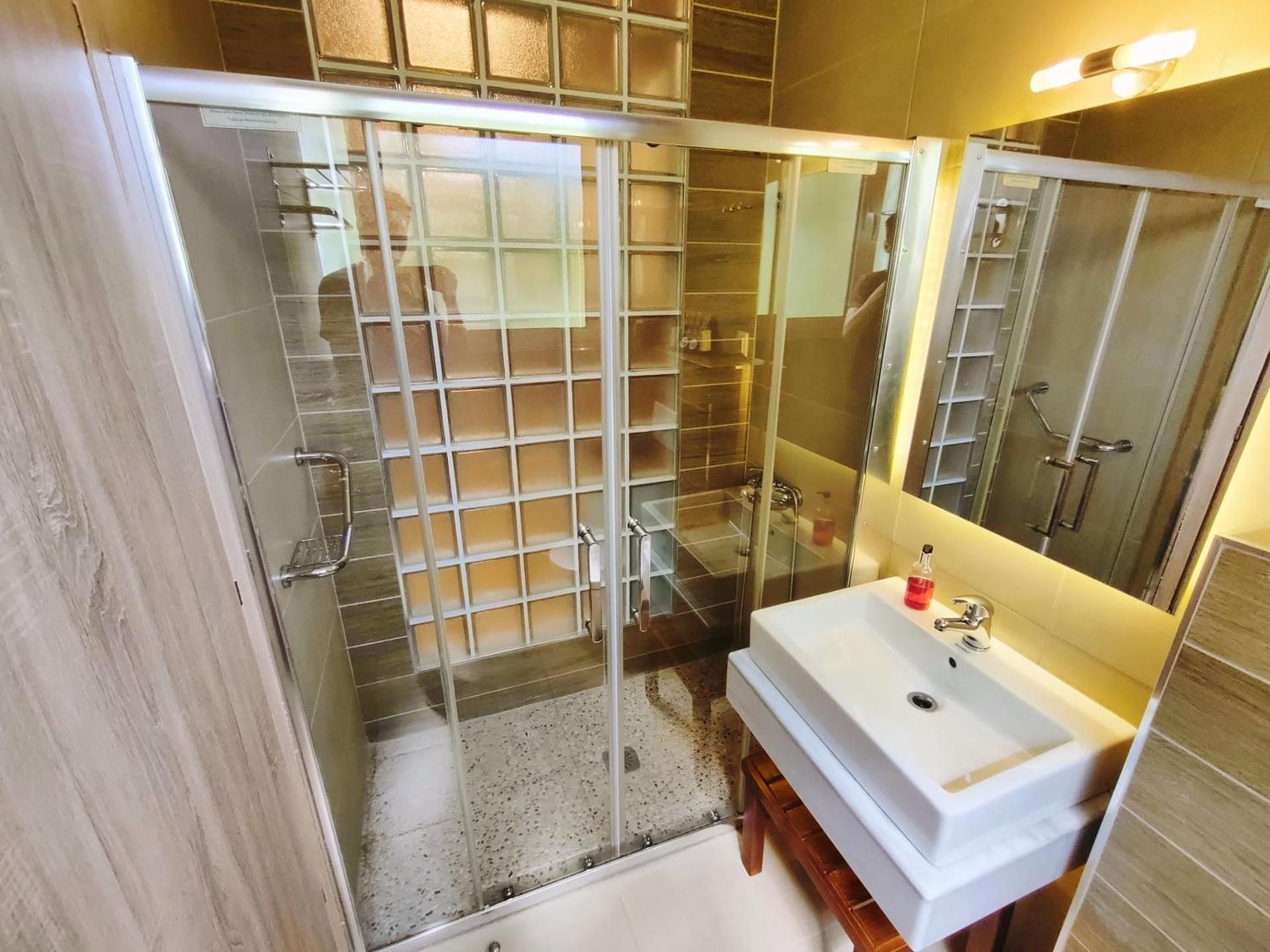 Deluxe Double Room with Shower
