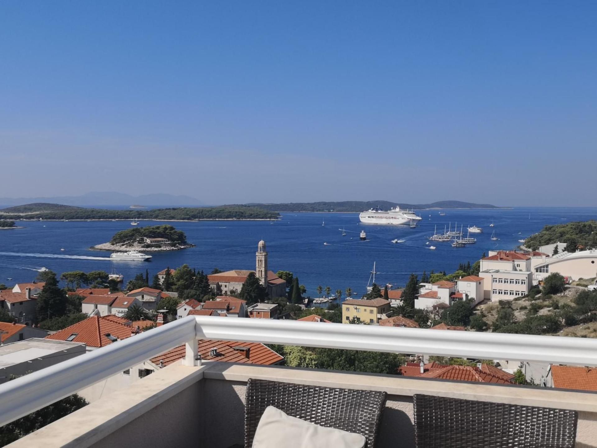 APARTMANI KRESIC 1 HVAR