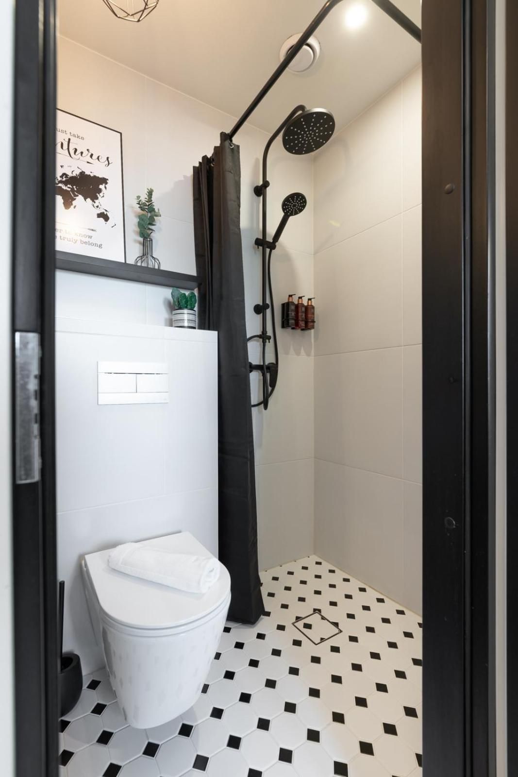 Studio Apartment with One Double Bed