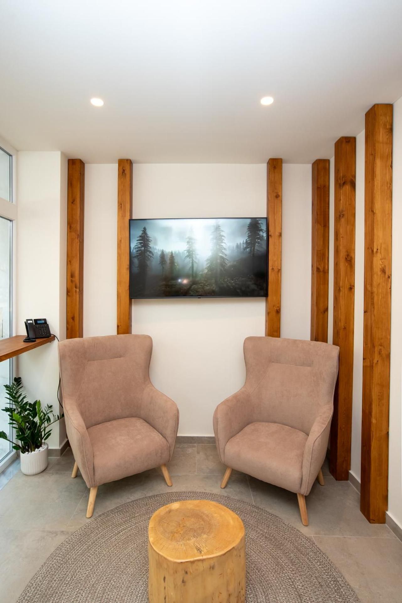 shared lounge/tv area