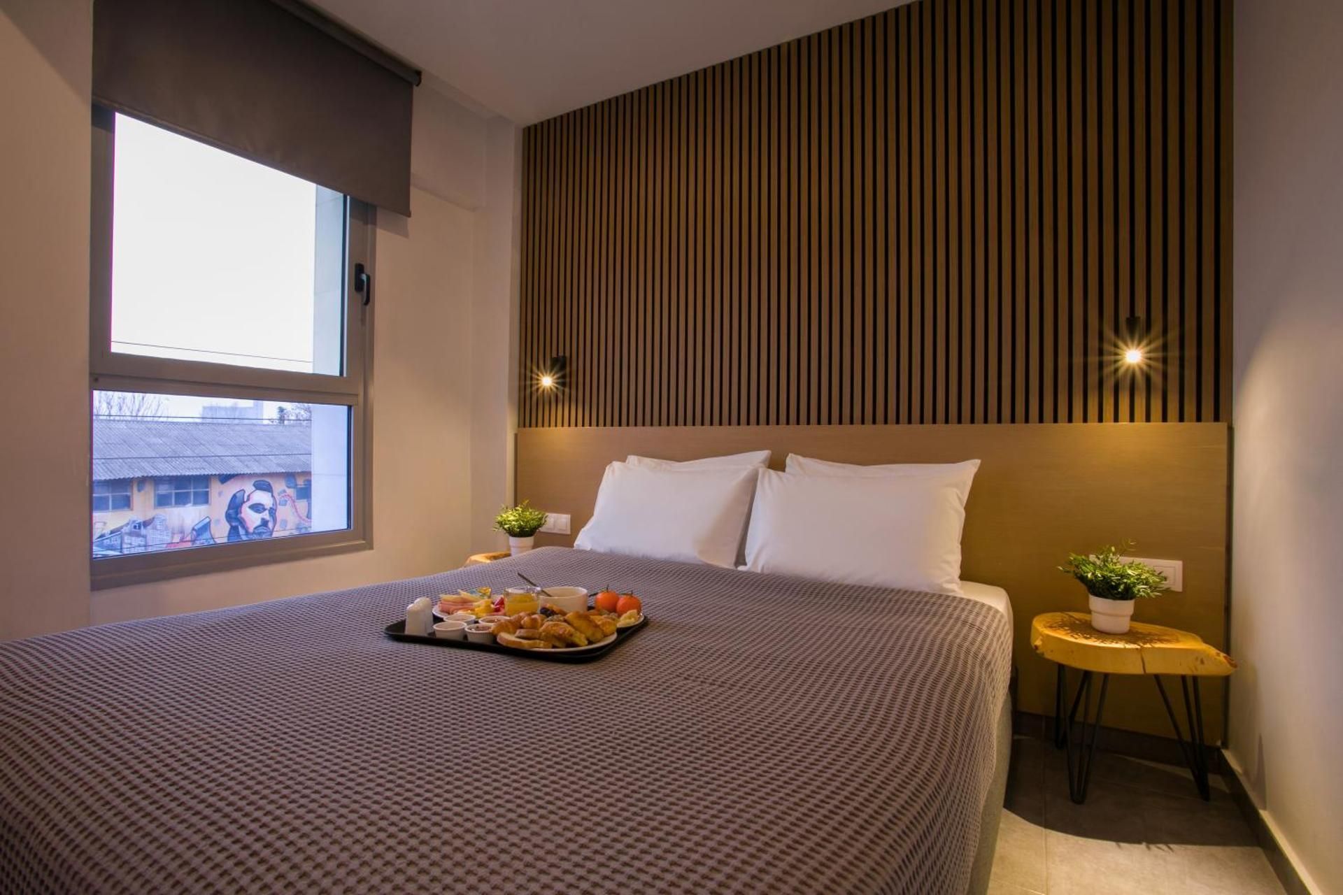 White Luxury Standard Double Room with City View 2