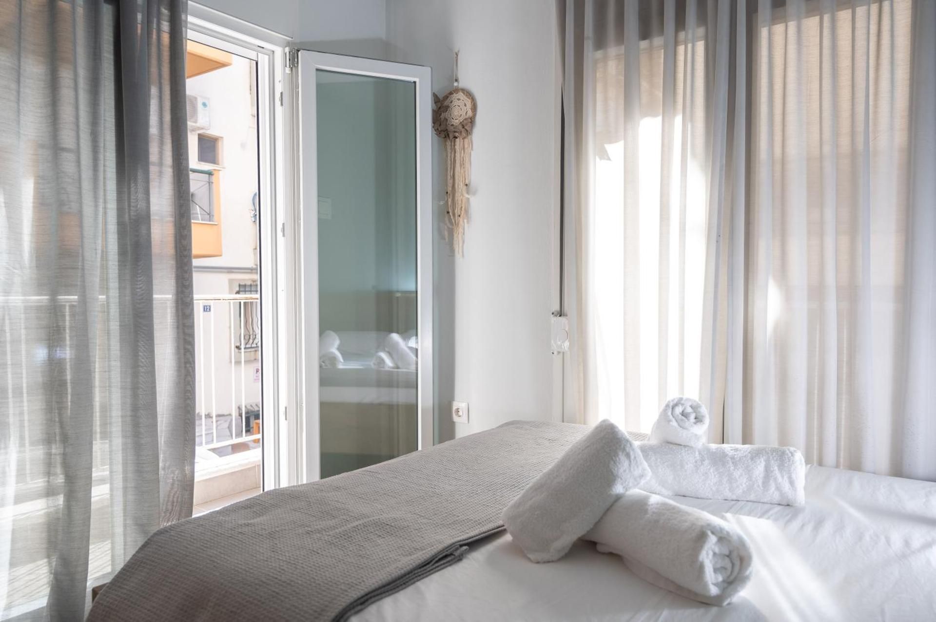 Deluxe One-Bedroom Apartment