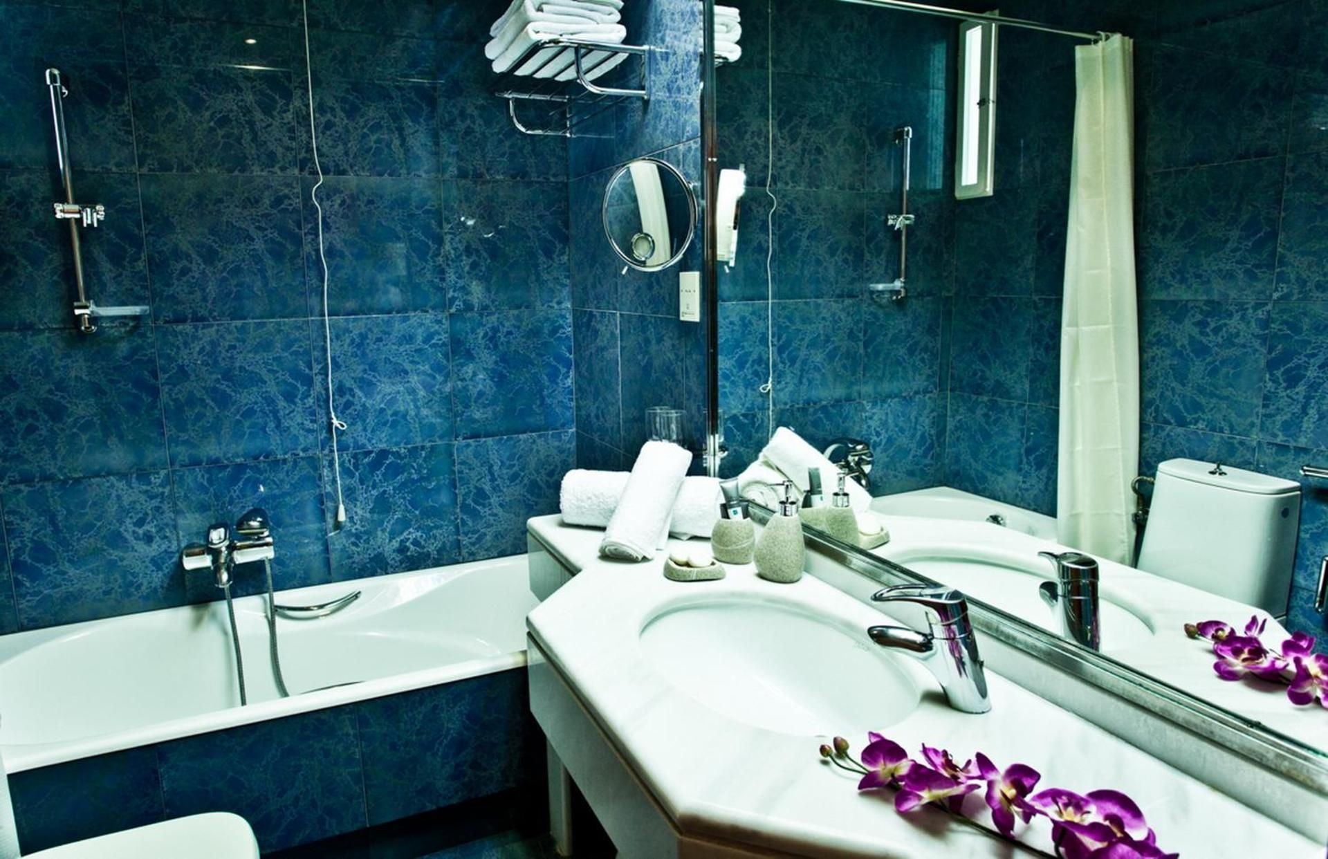 Family Suite with Mountain View (2 adults + 2 children)