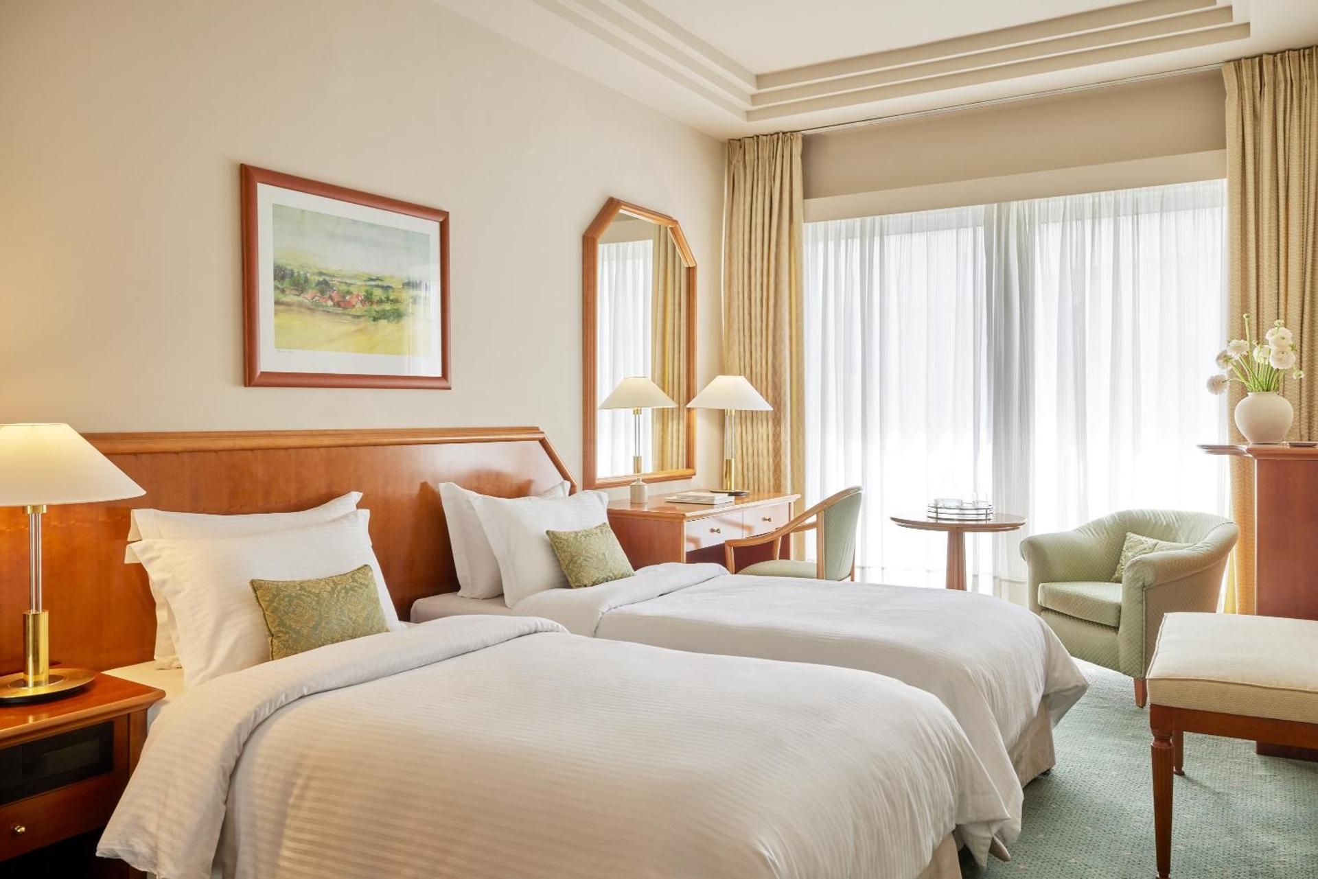 Standard Twin Room with Side View