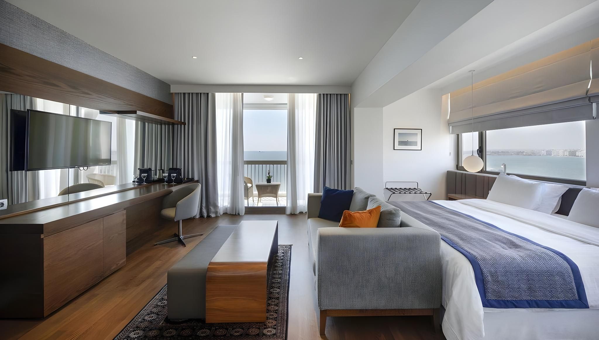 Junior Sea View Suite