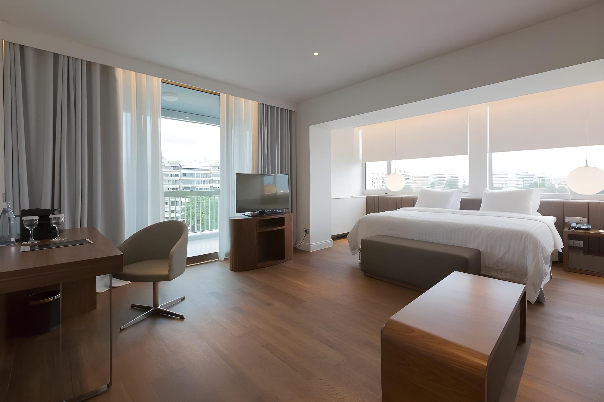 Junior City View Suite