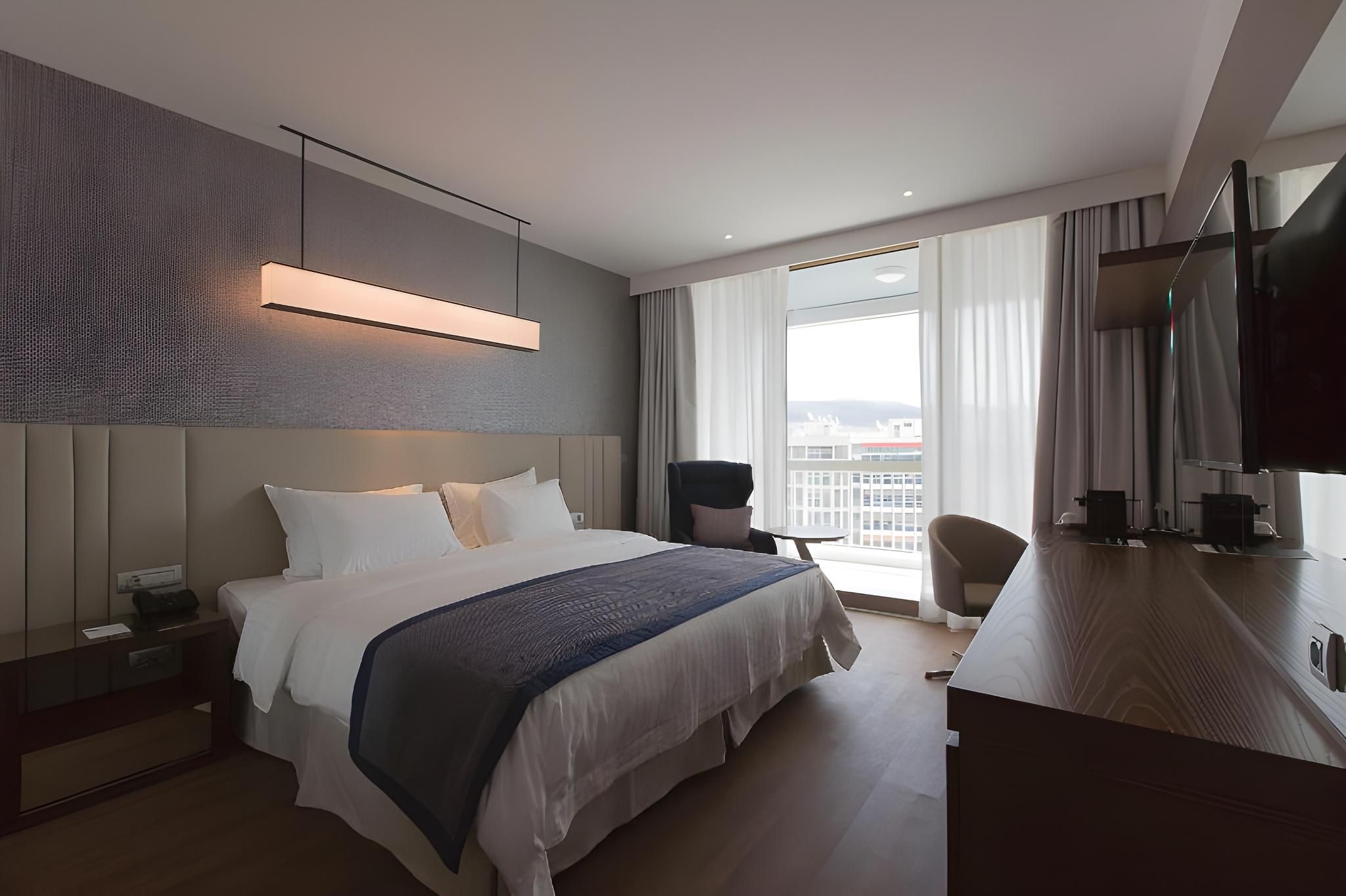 Executive City View Room