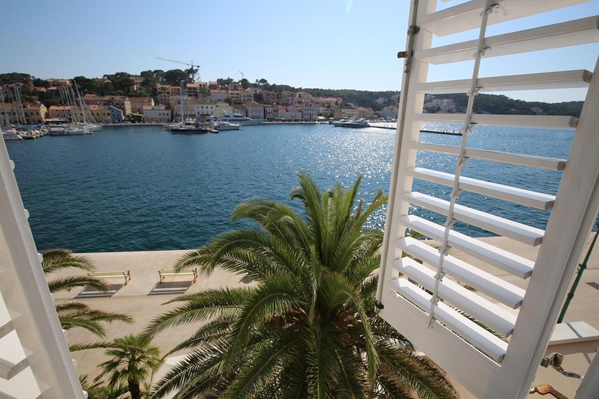 Studio with Sea View (3 Adults)