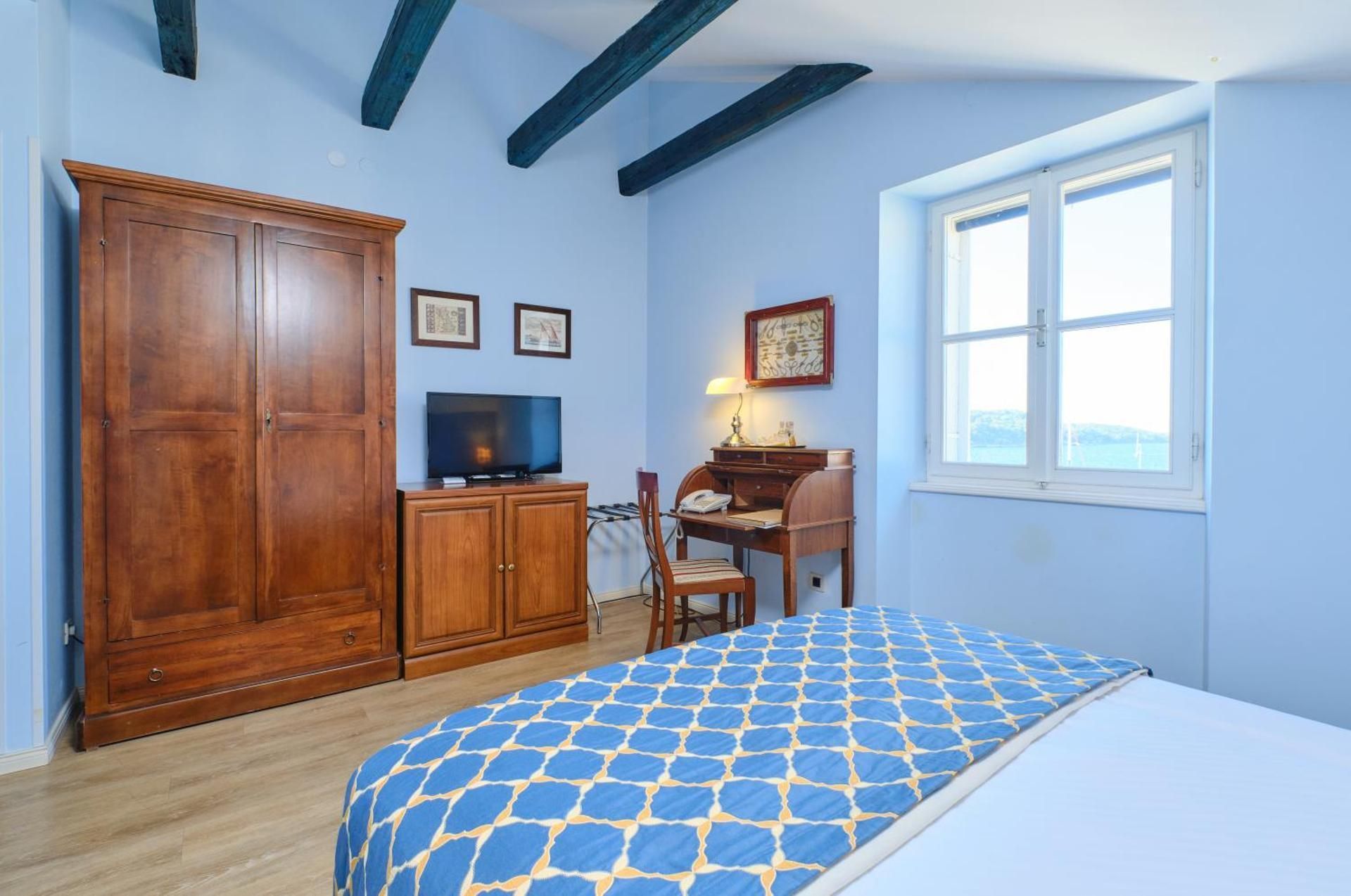 Single Room - with Breakfast In Room