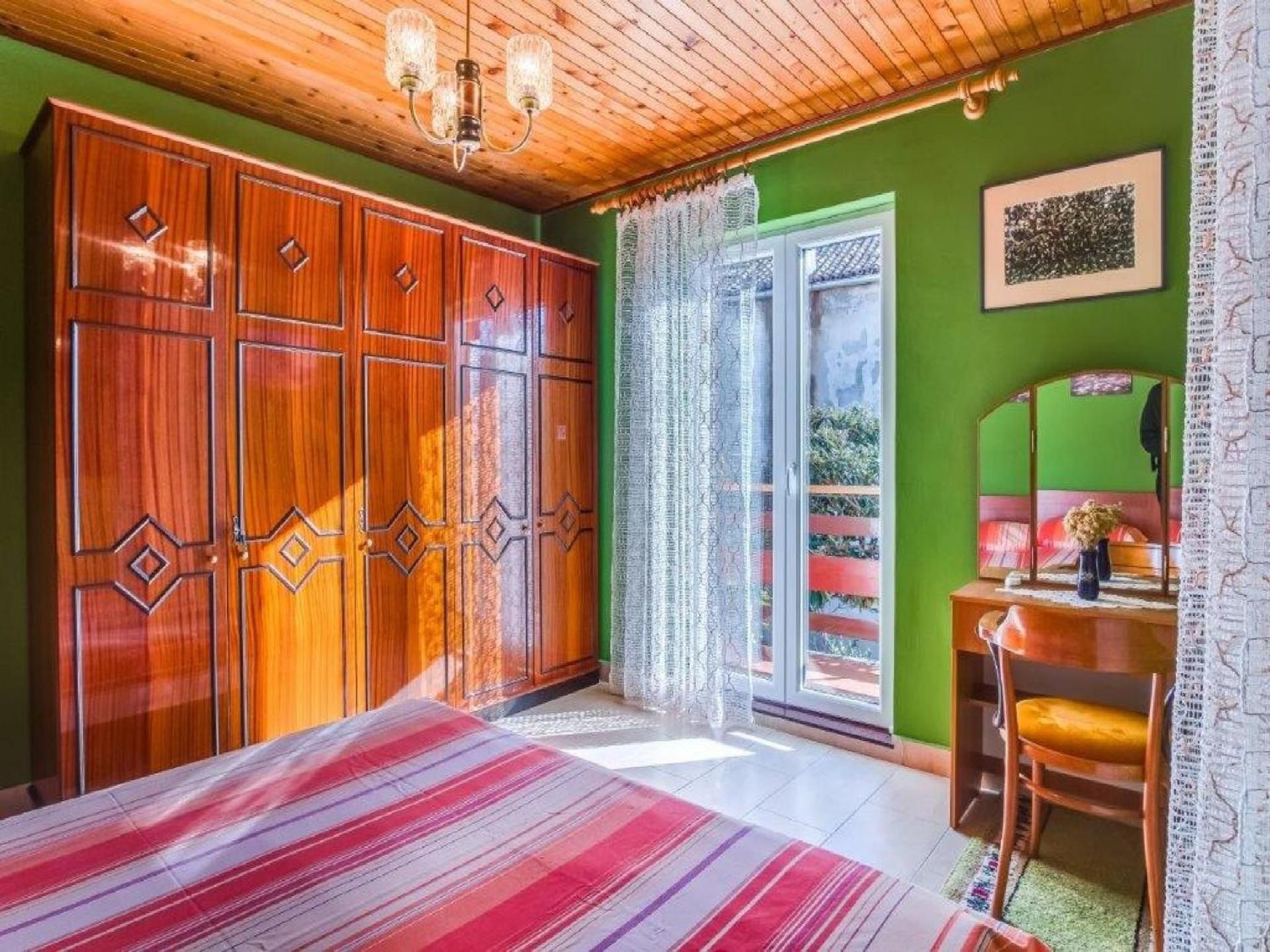 Three bedroom Apartment with Terrace and Sea View