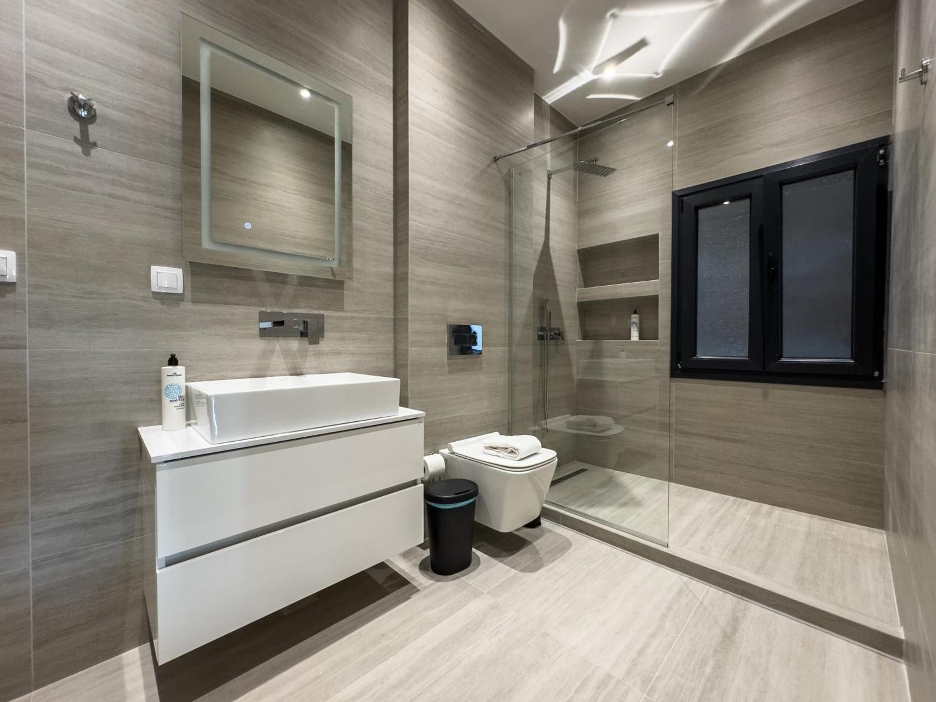 Studio Apartment with King Bed