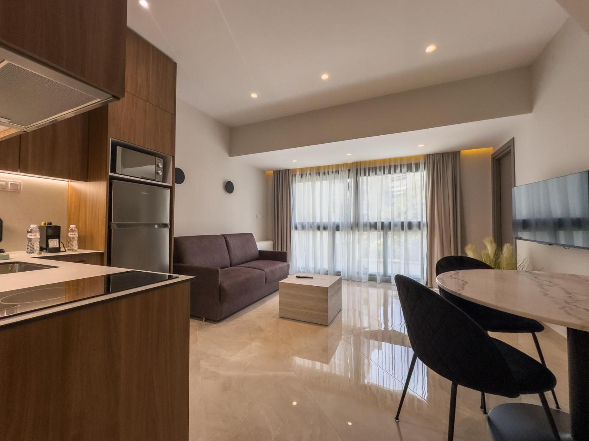 Deluxe One-Bedroom Apartment