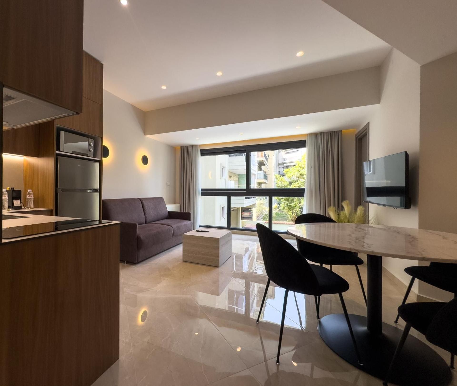 Deluxe One-Bedroom Apartment