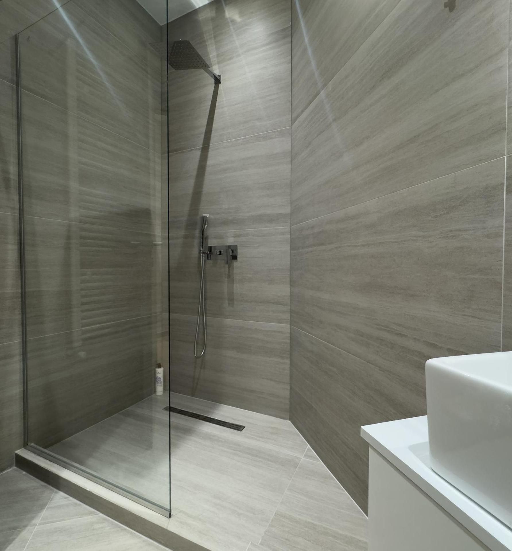 Deluxe One-Bedroom Apartment