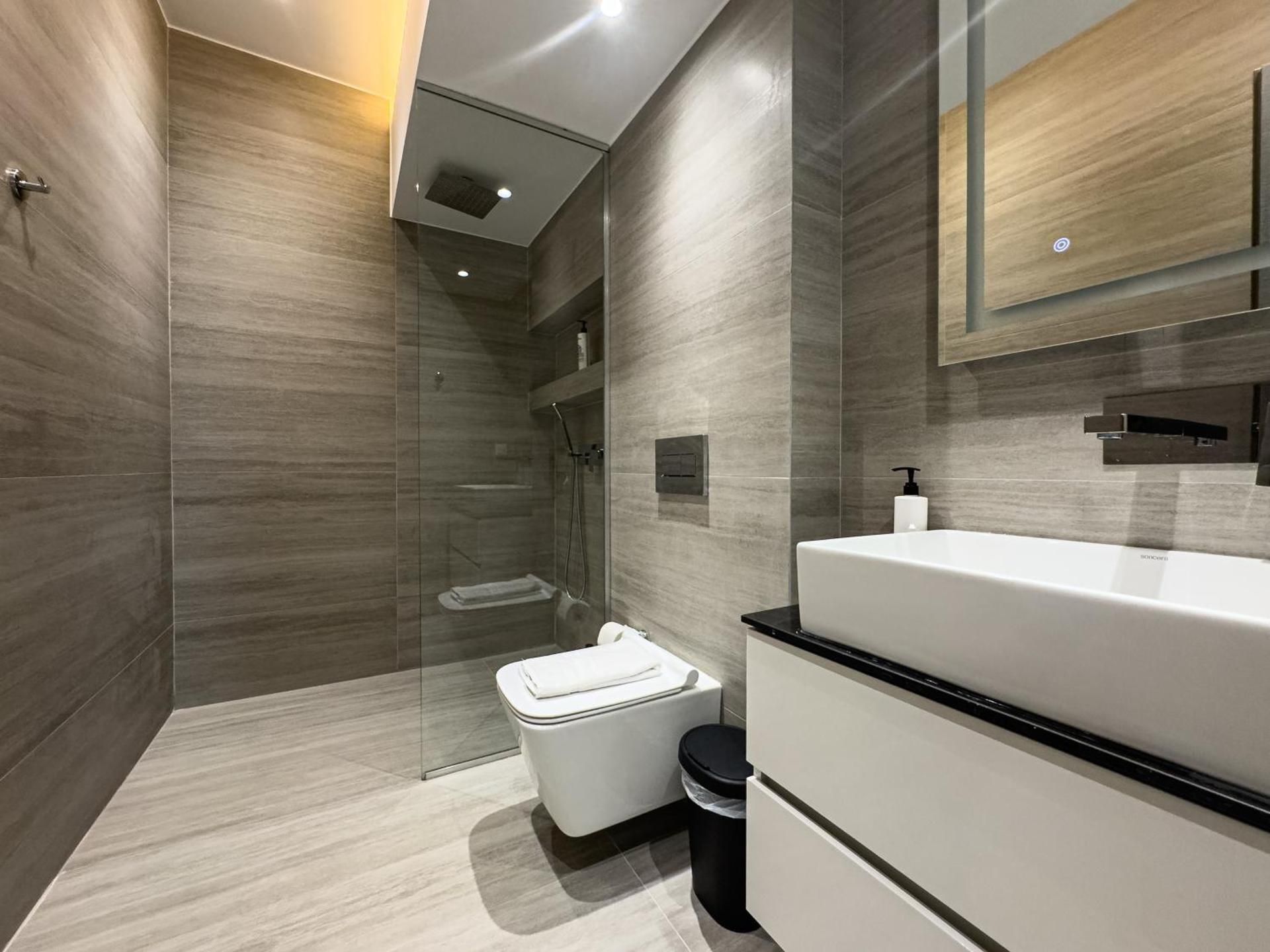 Two-Bedroom Deluxe Apartment with Balcony
