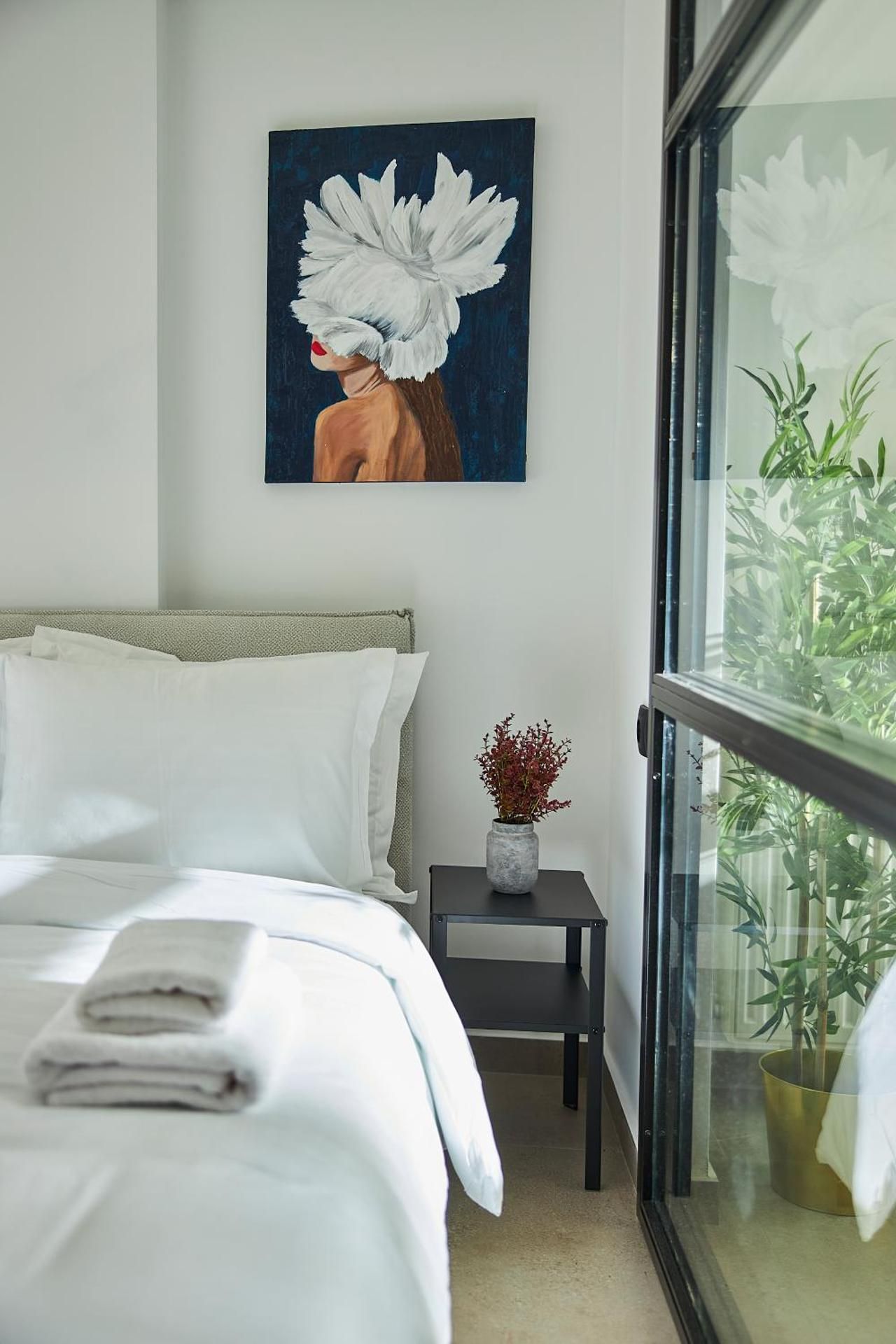 Studio Apartment with Balcony