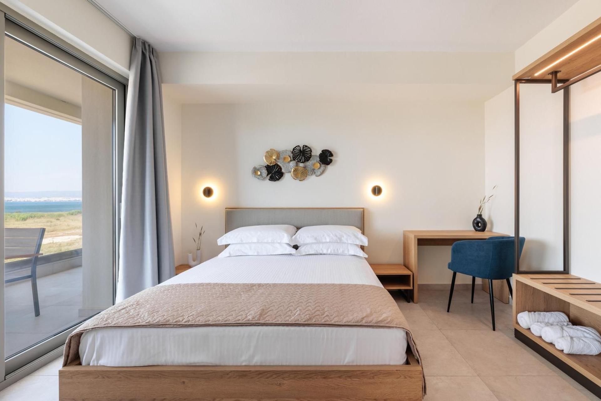 Deluxe Double Room with Balcony and Sea View