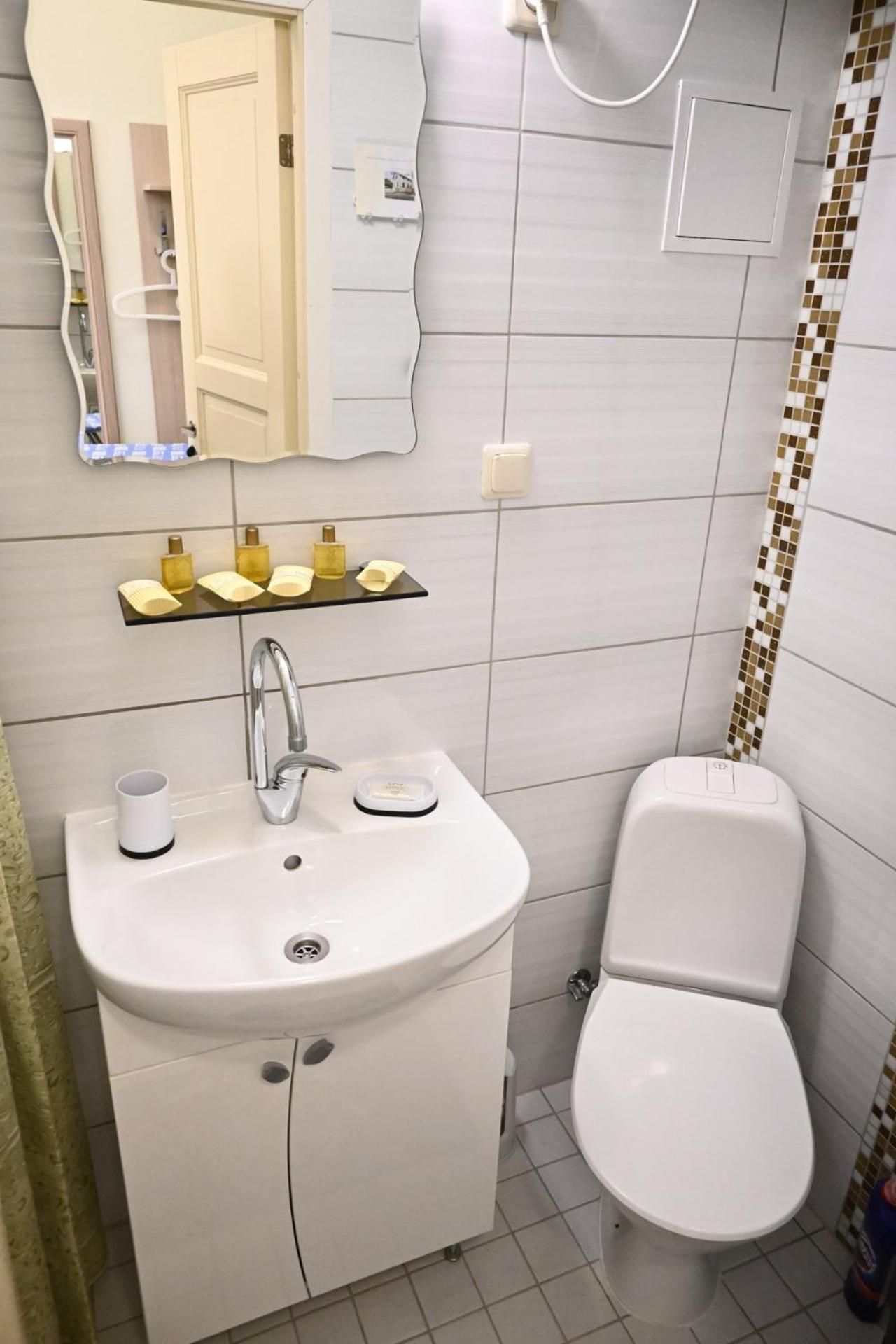 Apartment with Shower