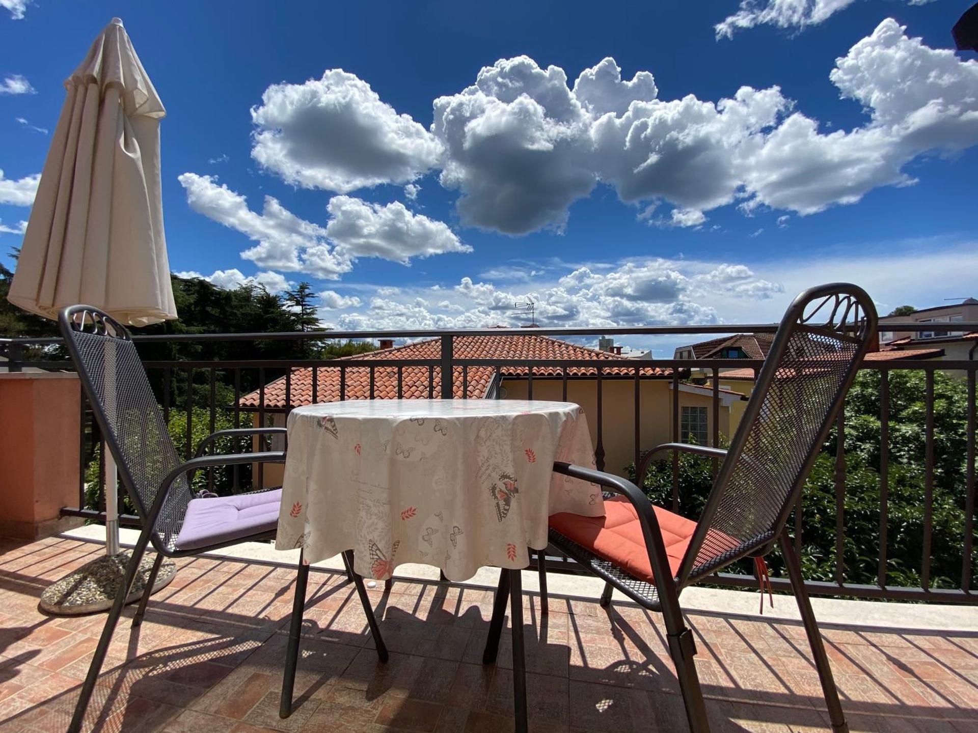 Comfort One-Bedroom Apartment with Balcony
