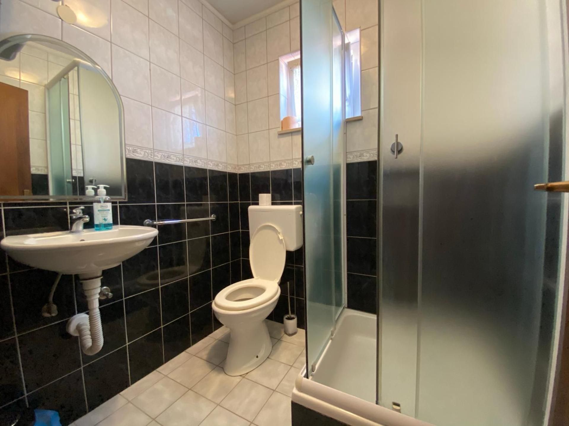 Comfort Two-Bedroom Apartment with Terrace