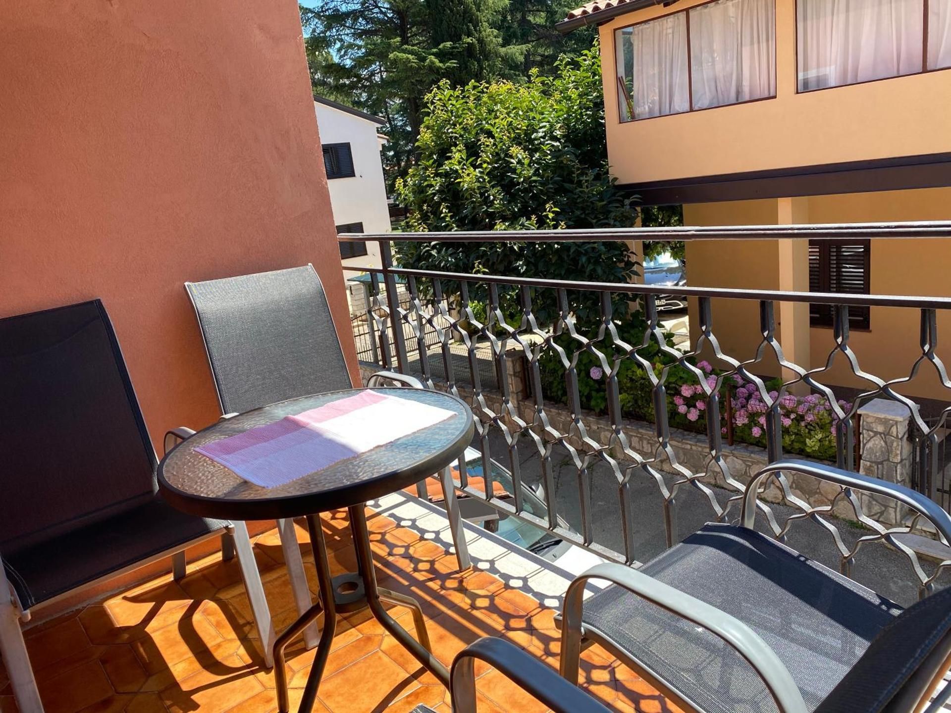 Comfort Two-Bedroom Apartment with Terrace