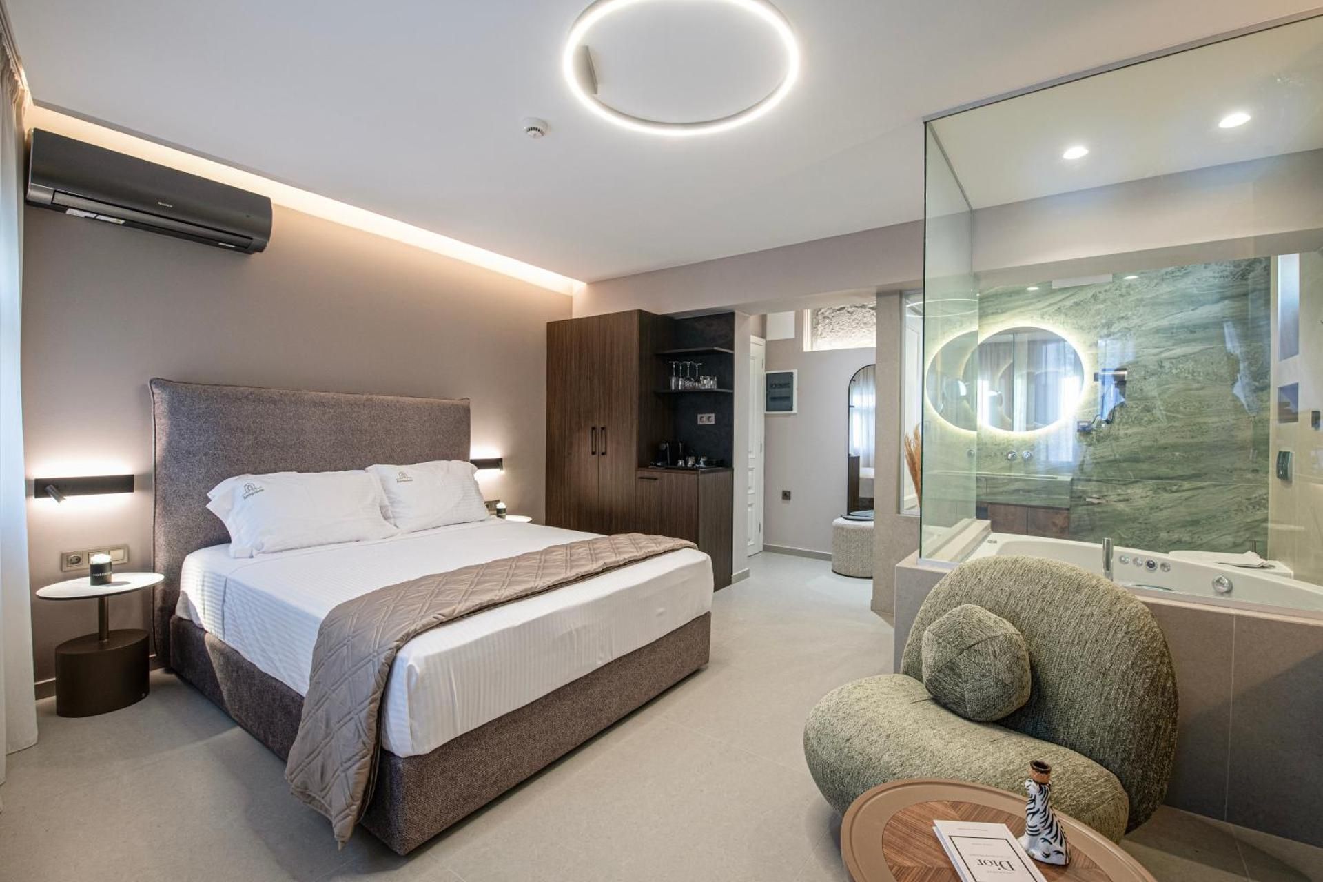 Suite with Spa Bath