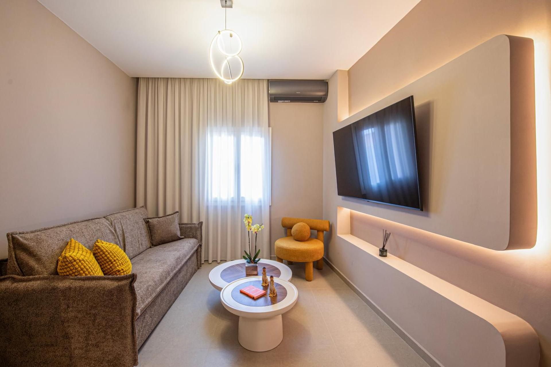 Deluxe King Suite