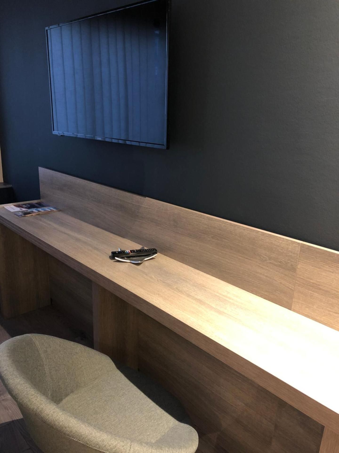 shared lounge/tv area