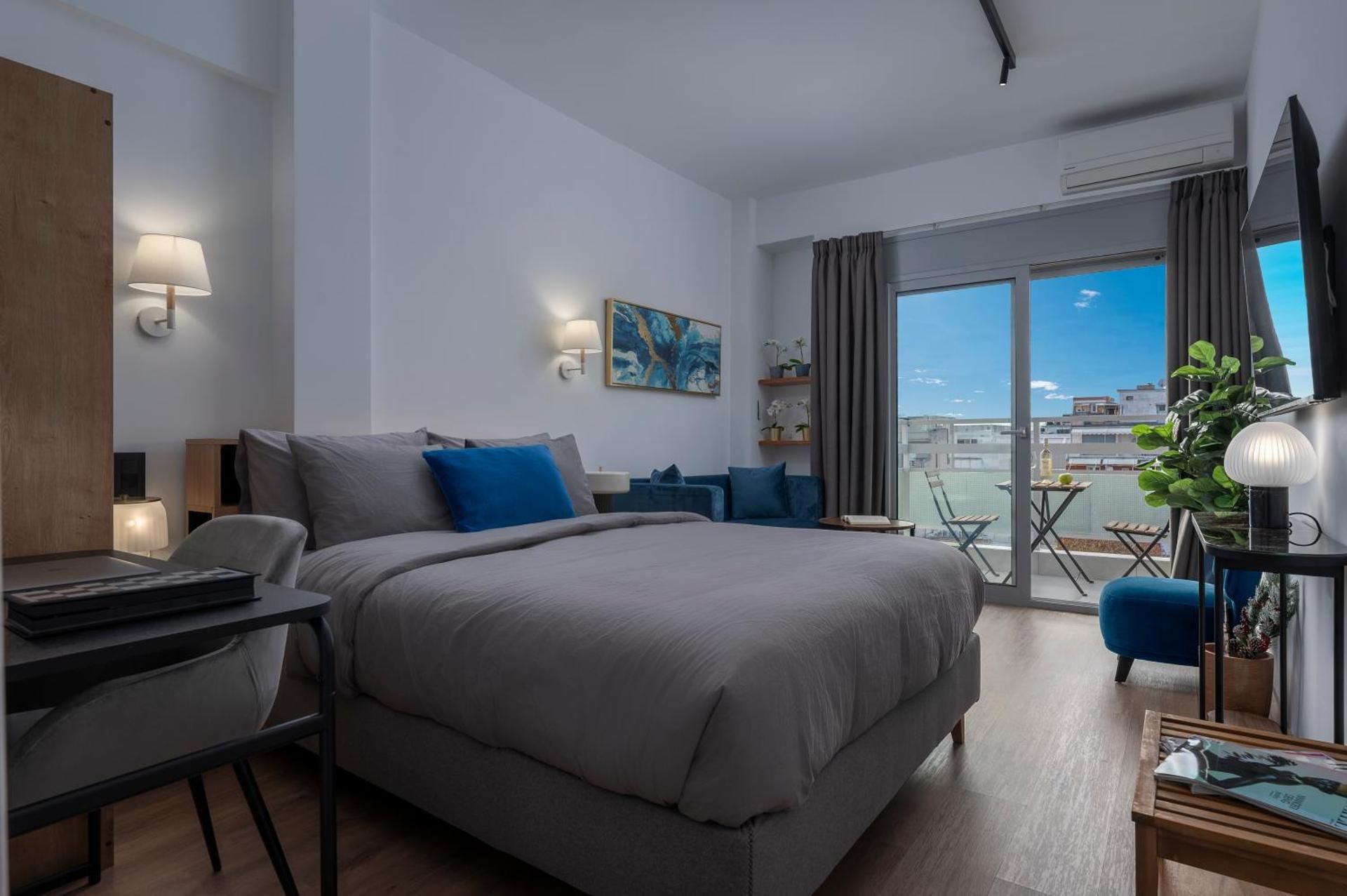 Two-Bedroom Deluxe Apartment with Balcony