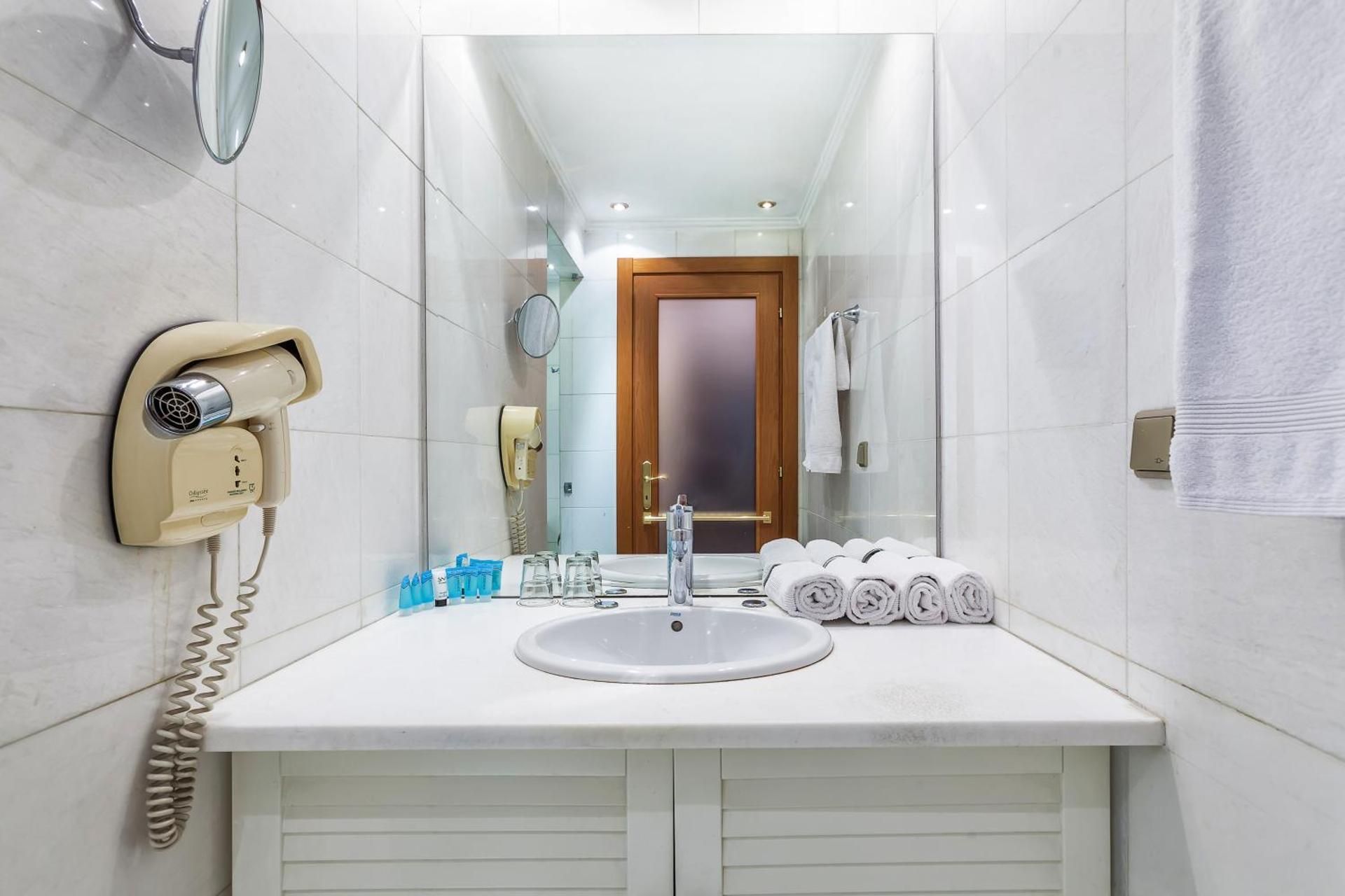 Minerva Premier Hotel Suite 3