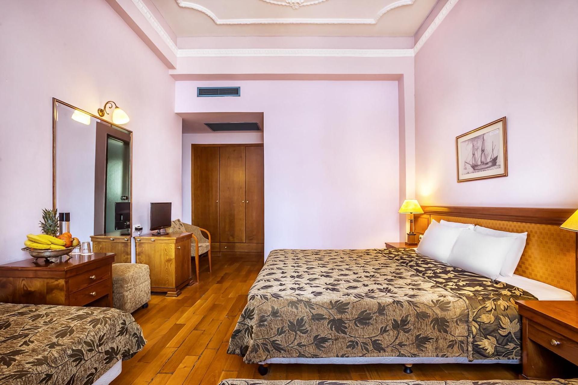 Minerva Premier Hotel Triple Room 2