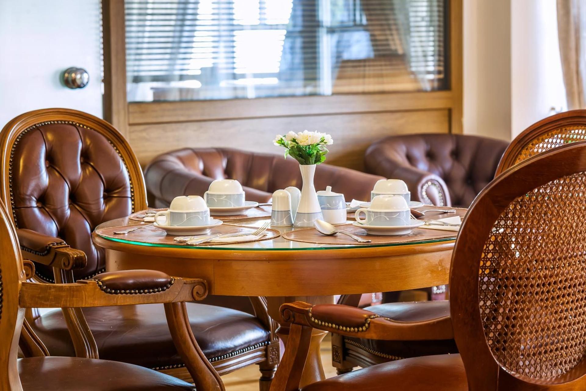 shared lounge/tv area