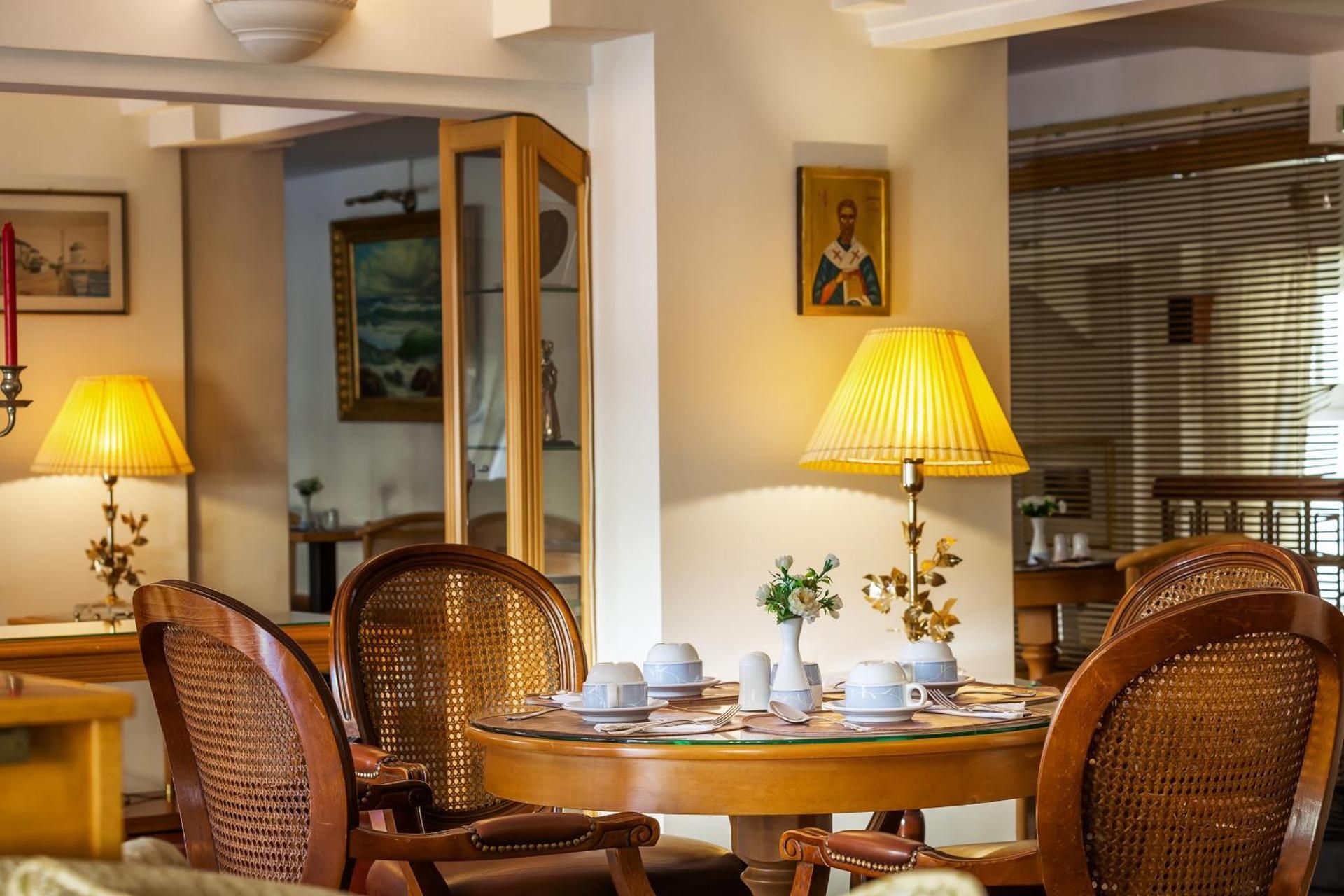 shared lounge/tv area