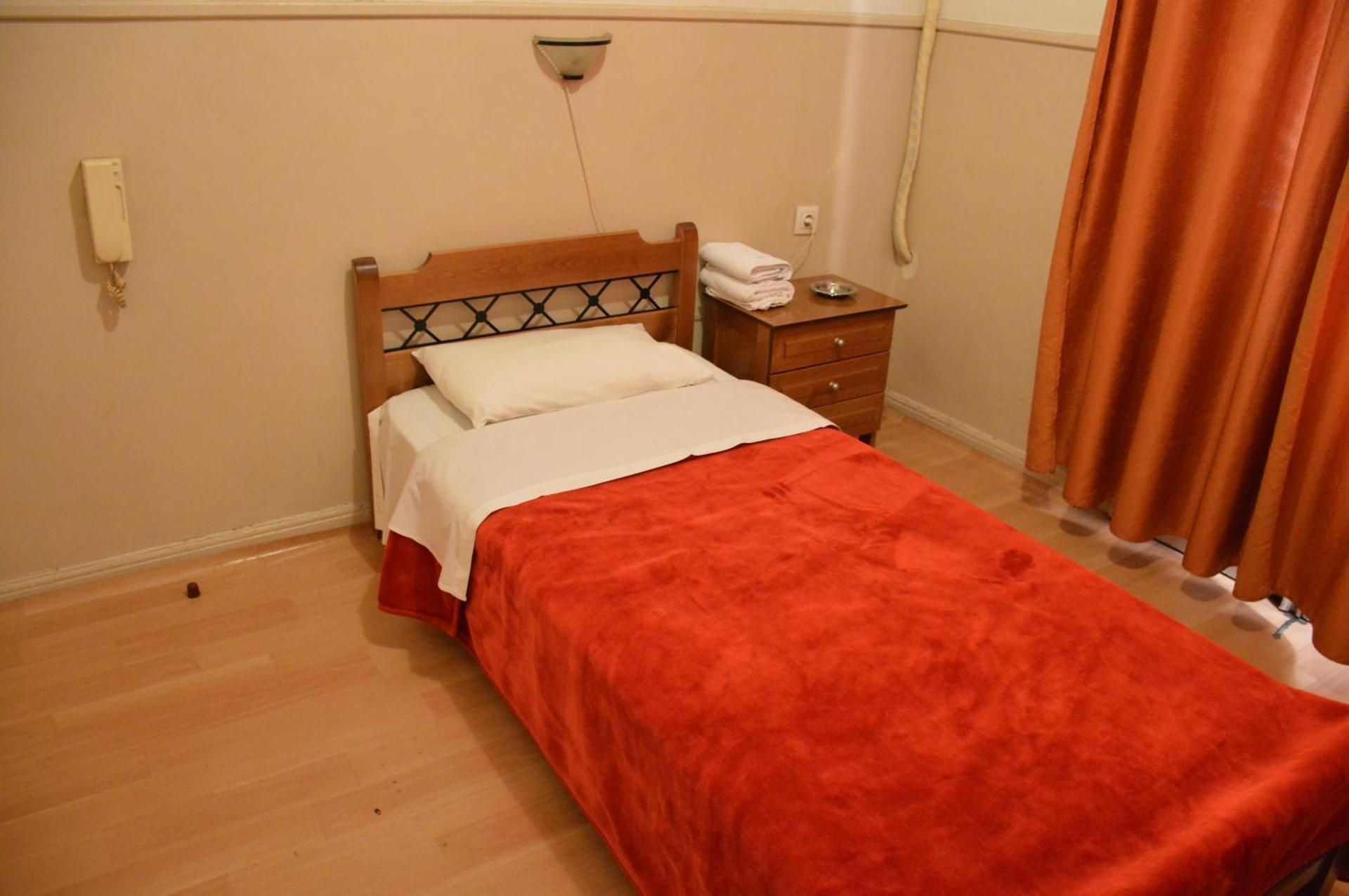 Single Room with Shared Bathroom