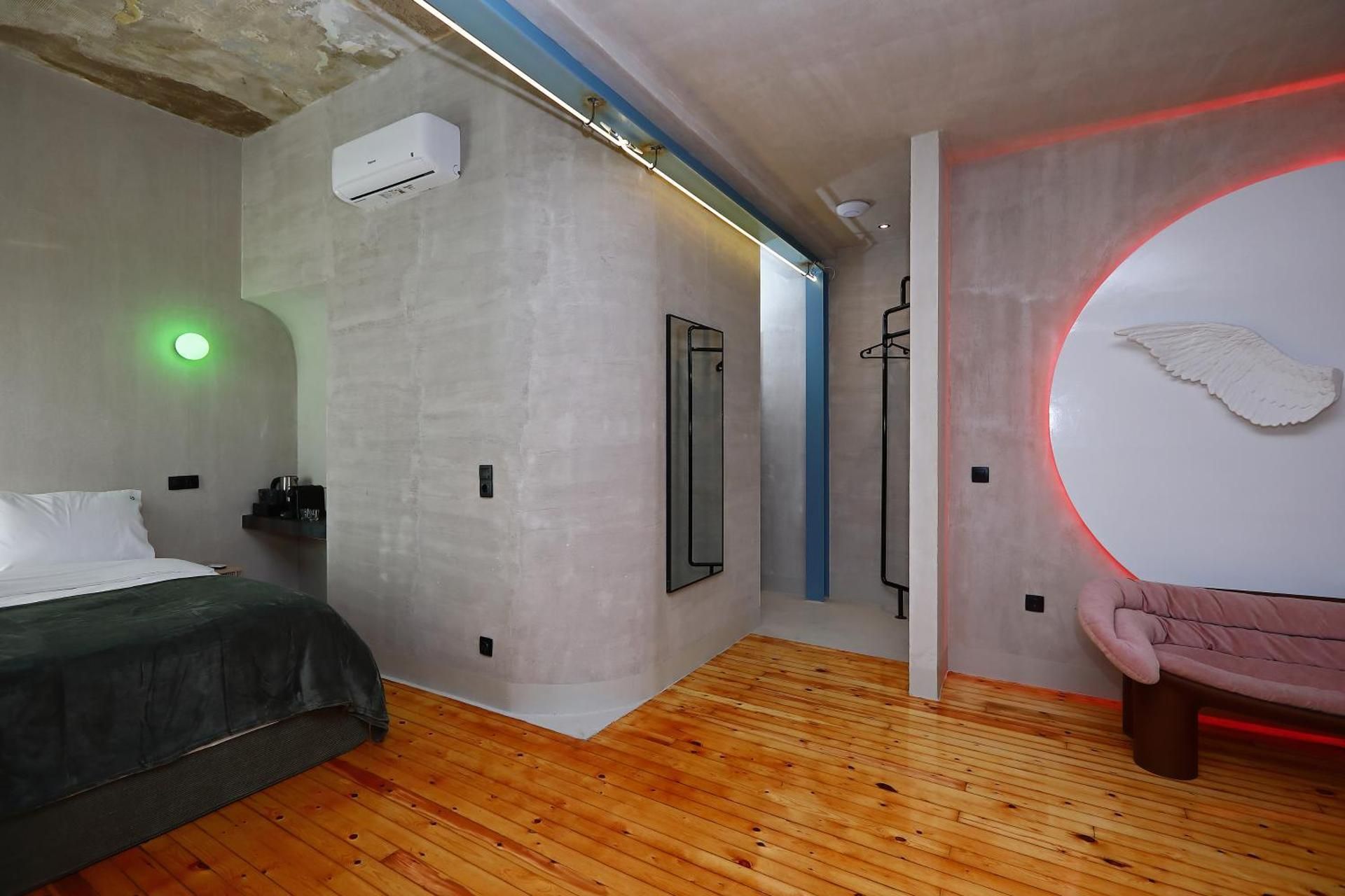 Deluxe Double Room with Side Sea View