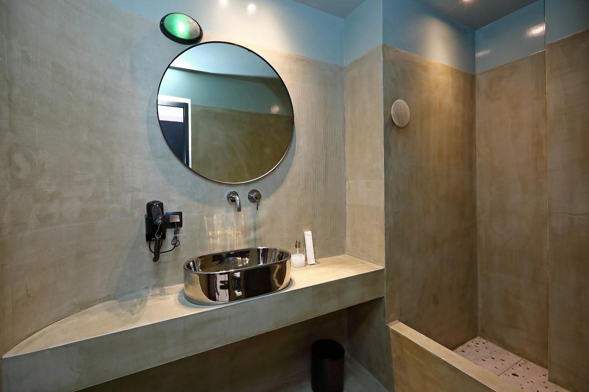 Deluxe Double Room with Side Sea View