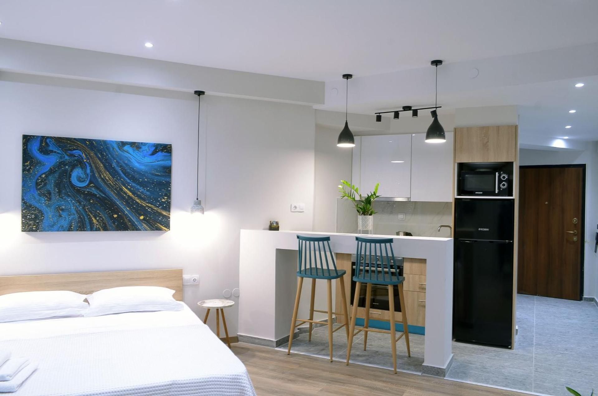 Deluxe Double Room (2 Adults + 1 Child)