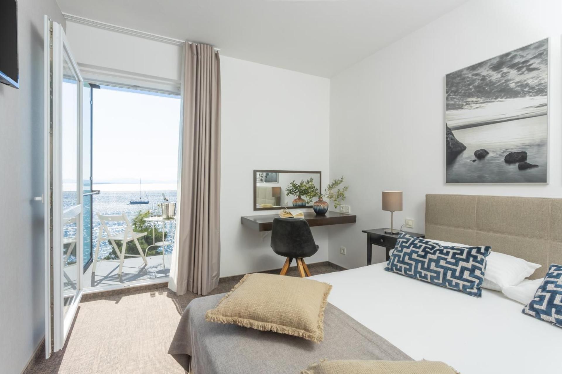 Classic Double Room with Balcony and Sea View