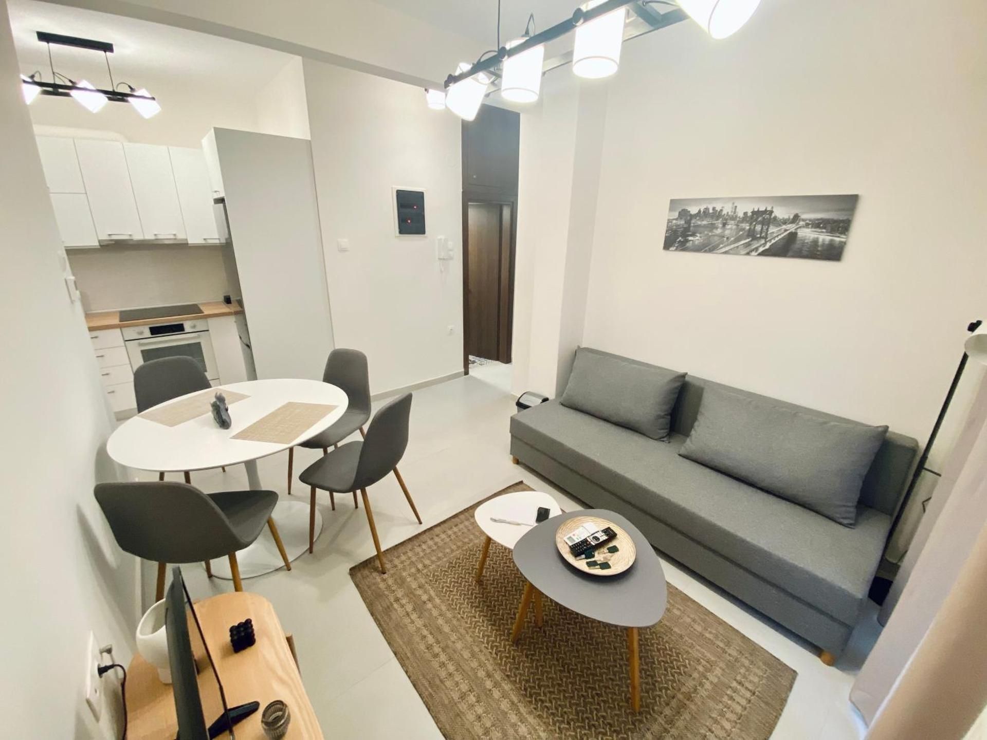Studio antigonidon square One-Bedroom Apartment