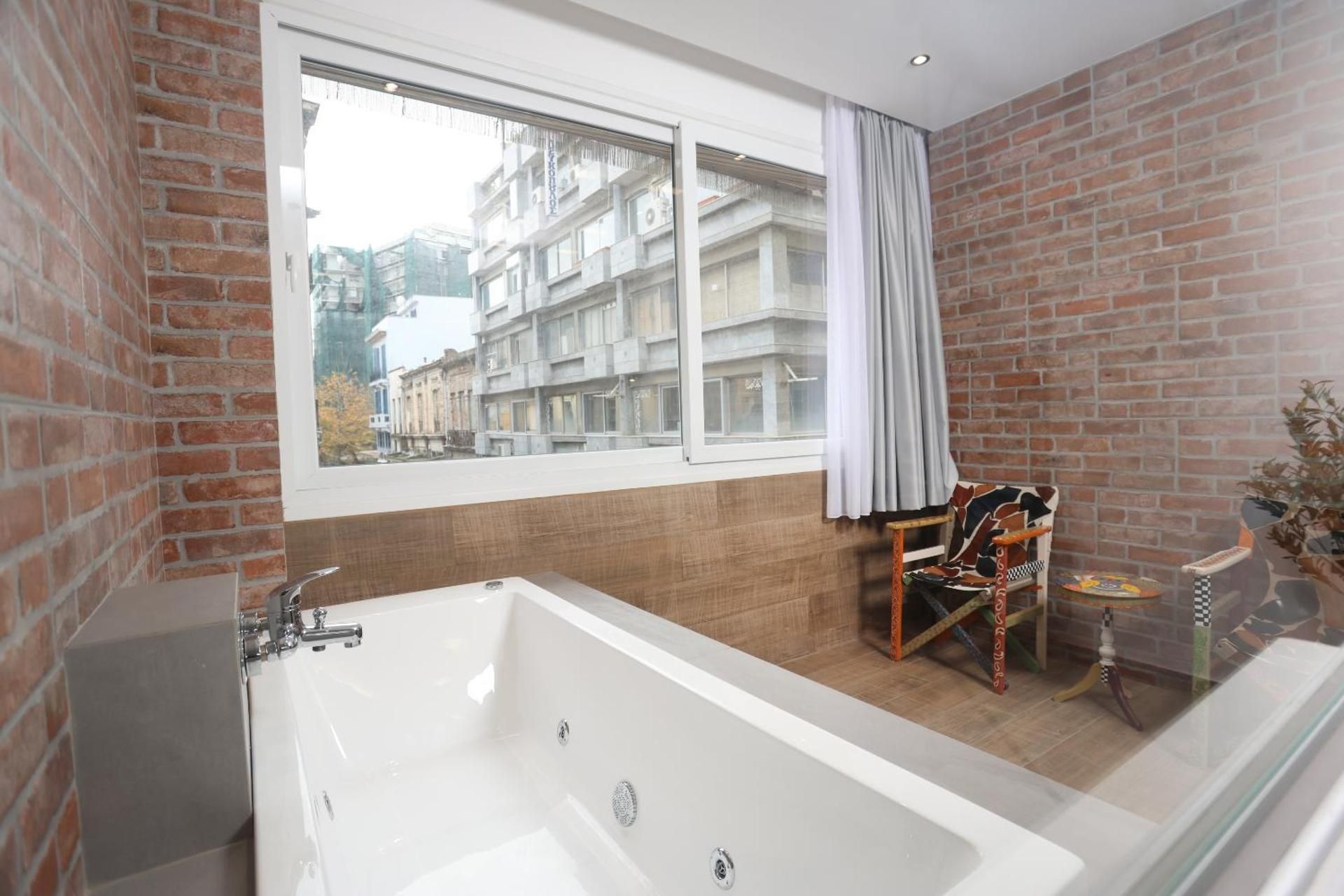 Suite with Hot Tub