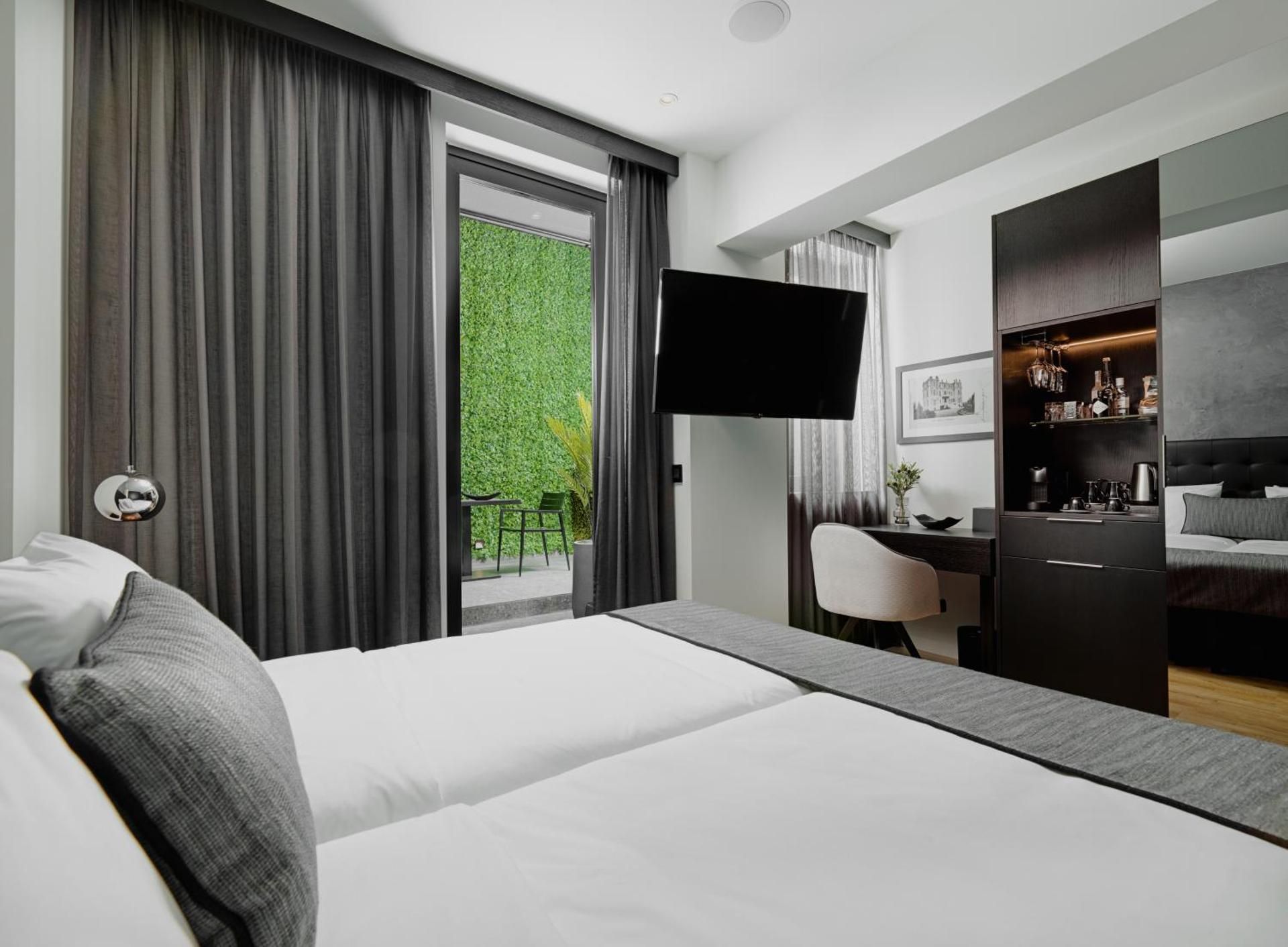 Double Room with Patio